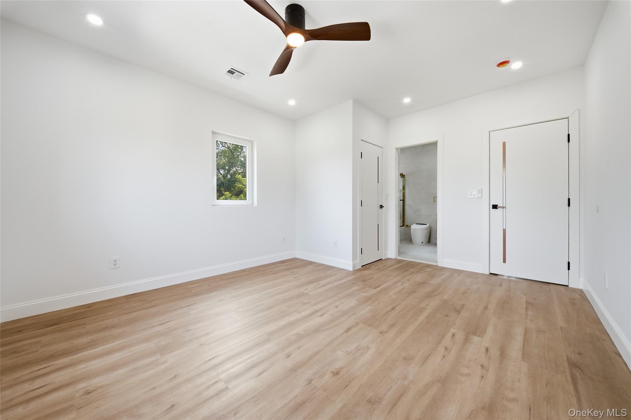 Single Family Surrey Lane Nassau County, NY 11580, MLS-1037484-12