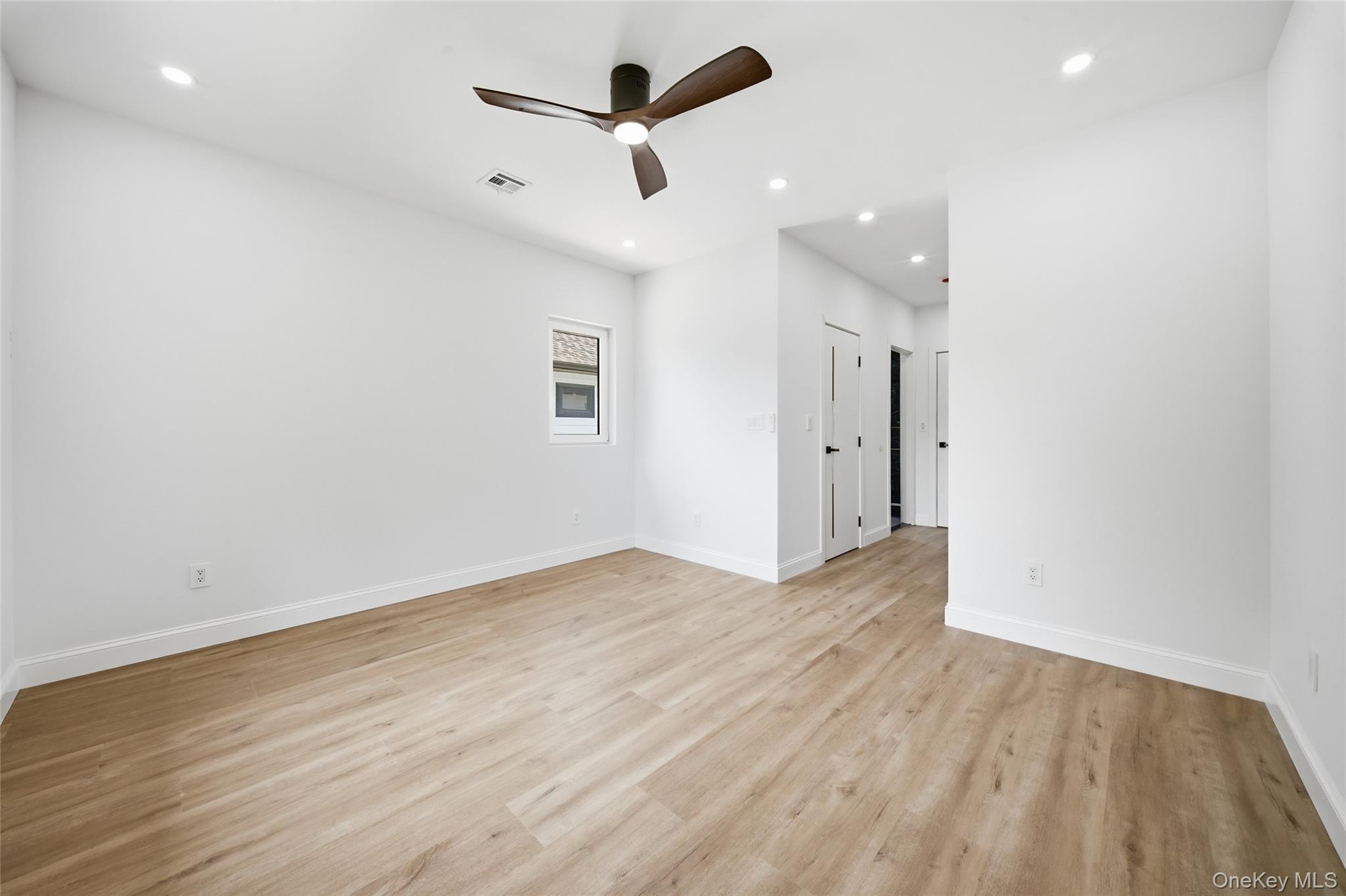 Single Family Surrey Lane Nassau County, NY 11580, MLS-1037484-19