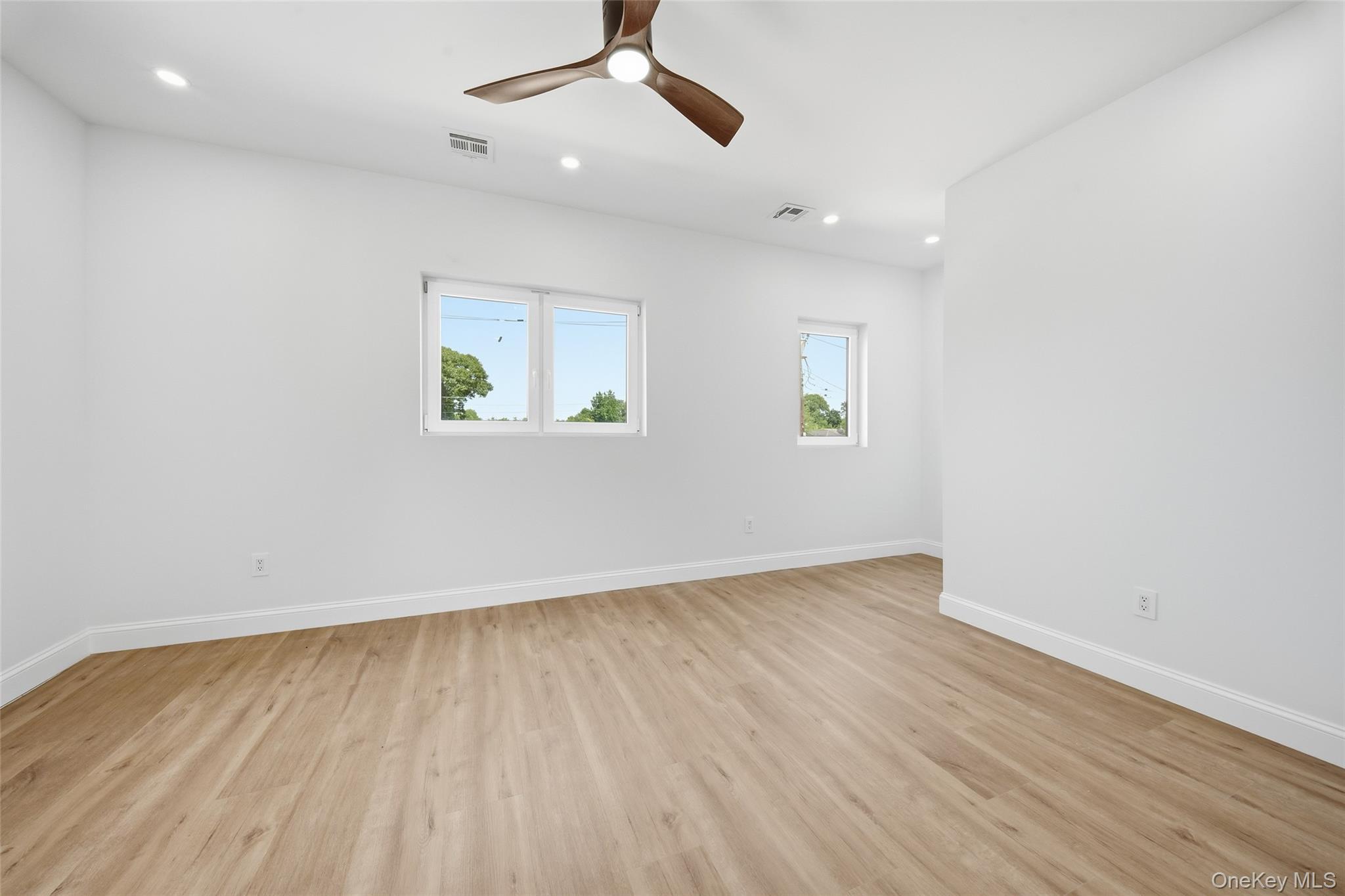 Single Family Surrey Lane Nassau County, NY 11580, MLS-1037484-22