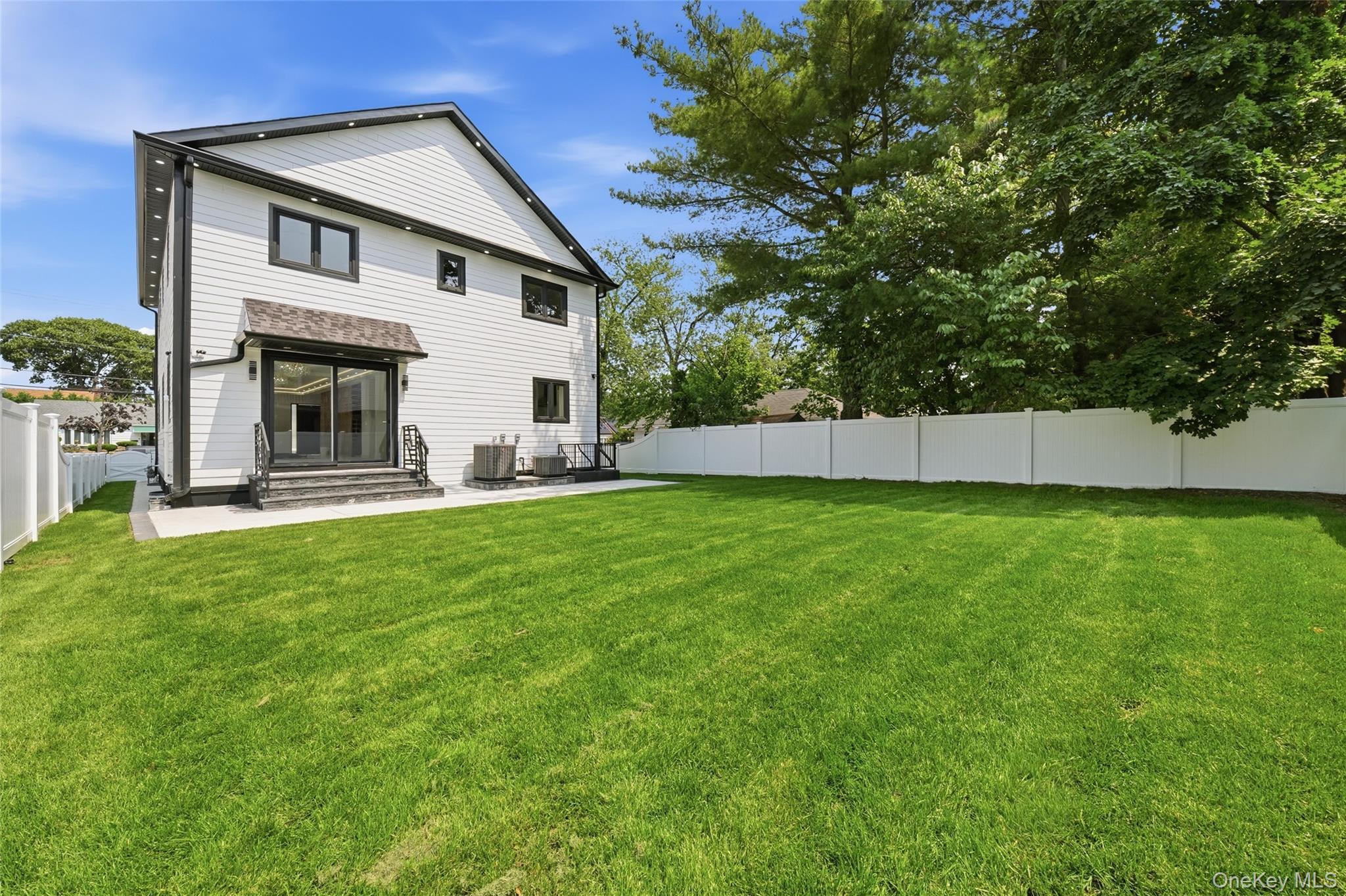 Single Family Surrey Lane  Nassau County, NY 11580, MLS-1037484-27