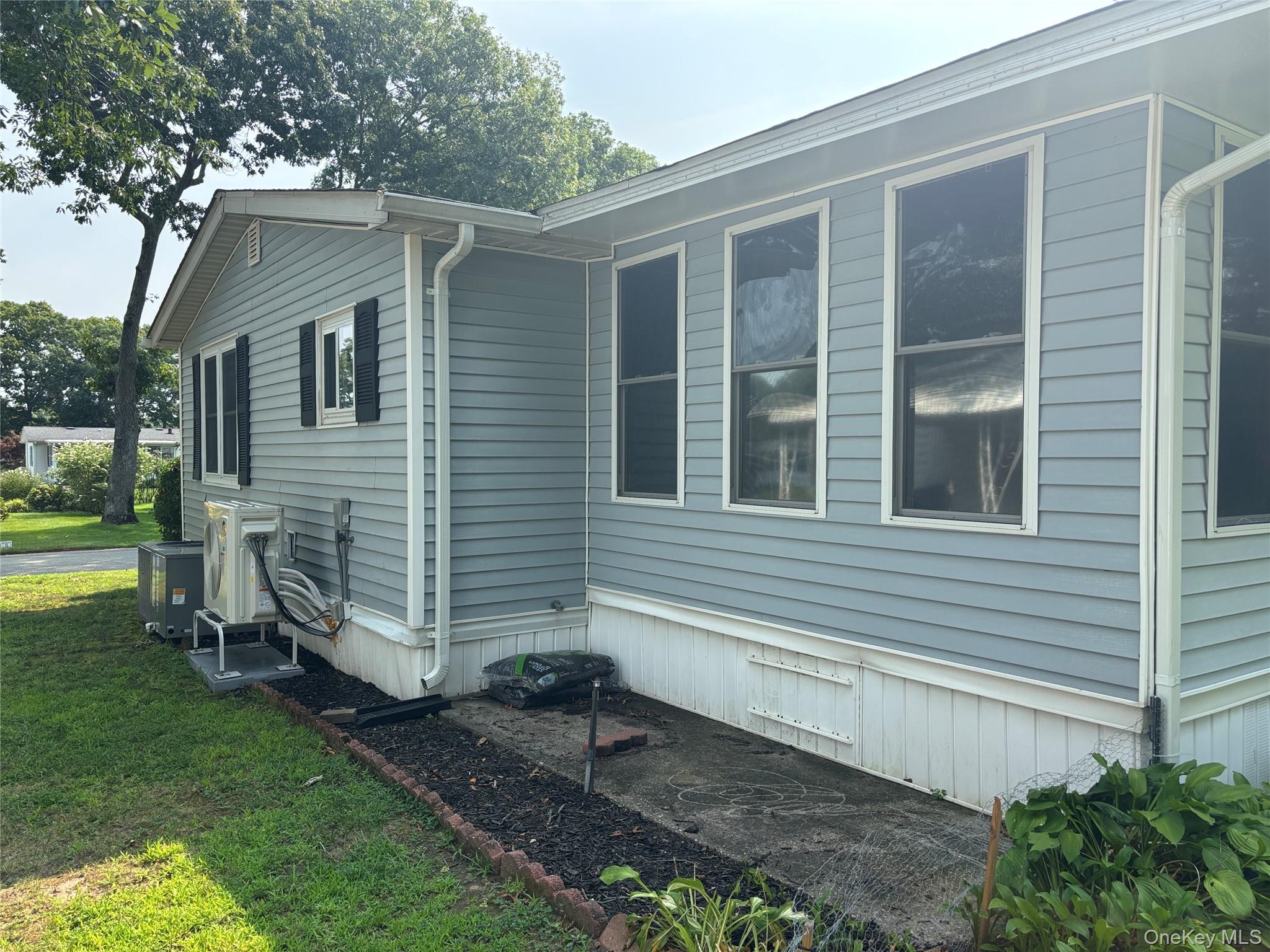 Single Family Old Country Road Suffolk County, NY 11901, MLS-1037492-10