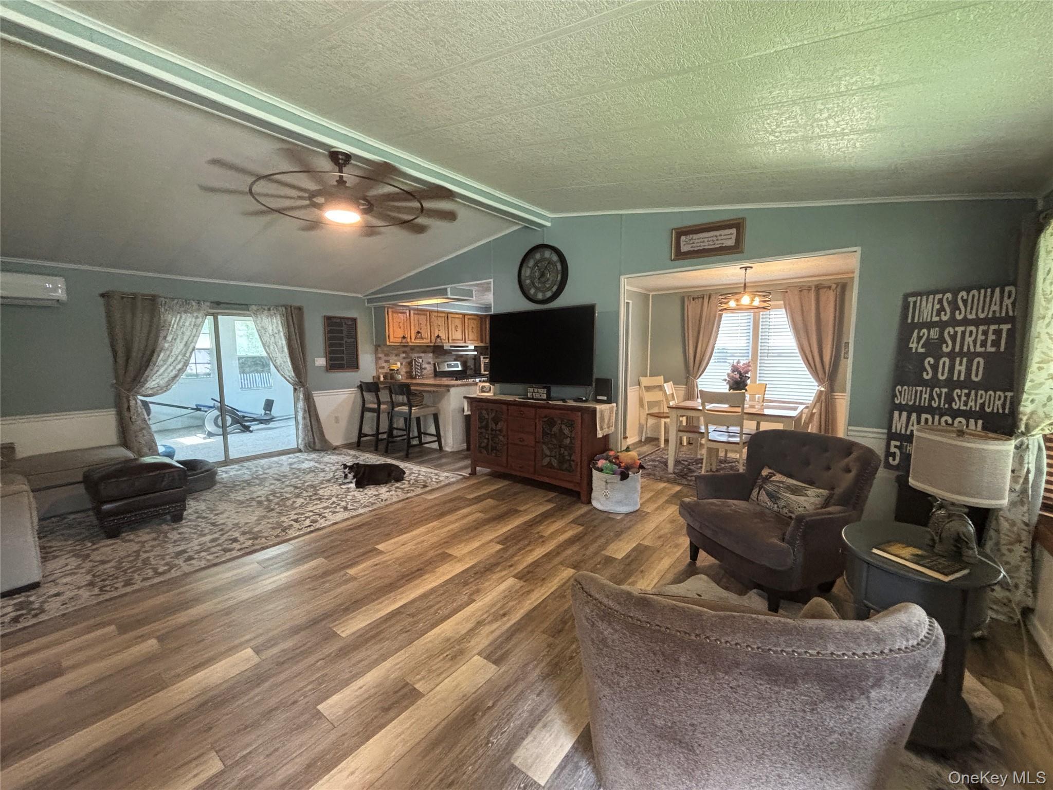 Single Family Old Country Road Suffolk County, NY 11901, MLS-1037492-16