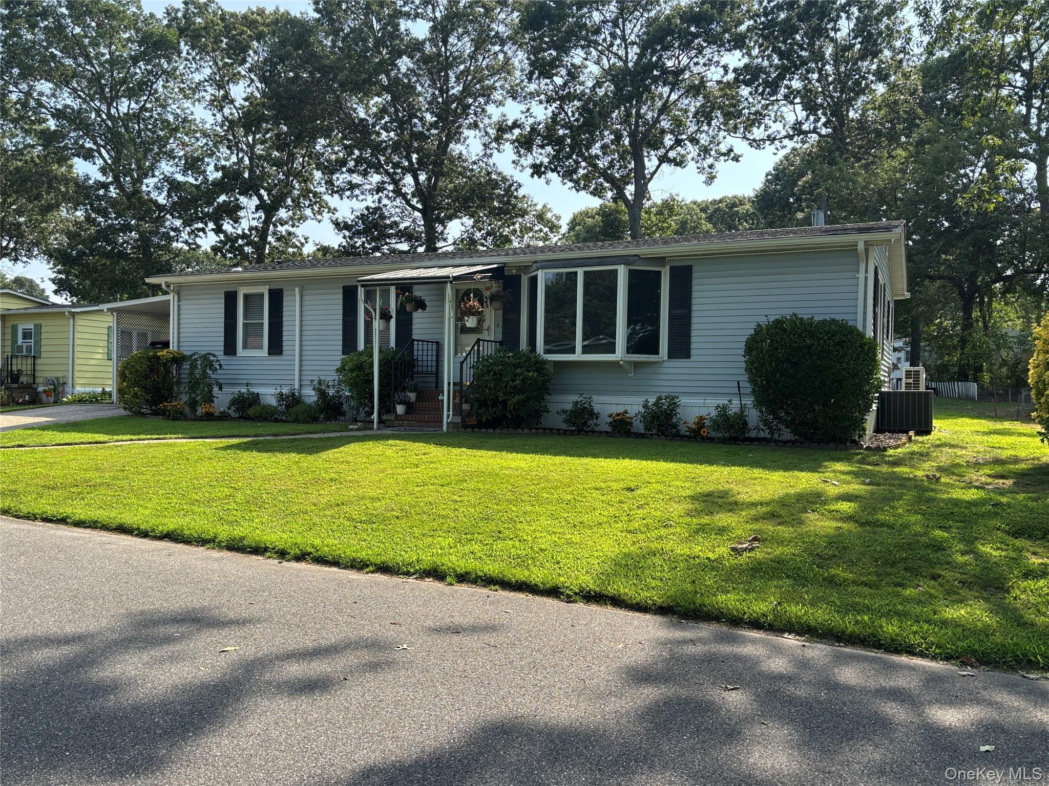 Single Family Old Country Road Suffolk County, NY 11901, MLS-1037492-2