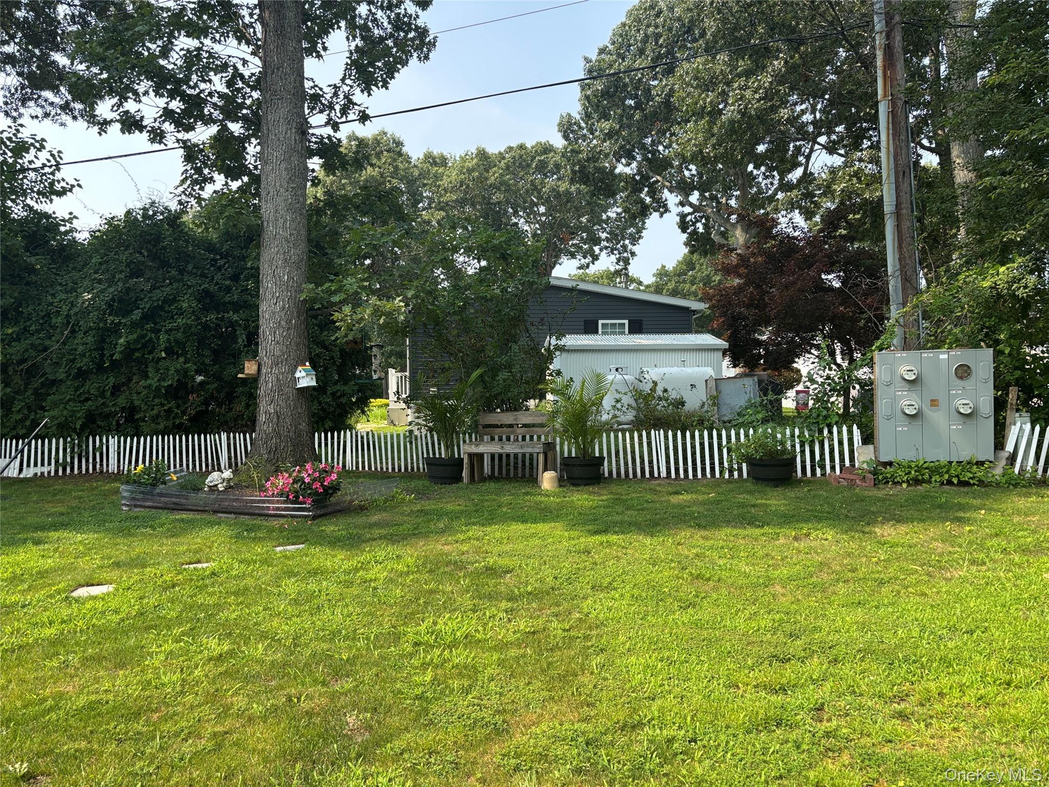Single Family Old Country Road Suffolk County, NY 11901, MLS-1037492-7