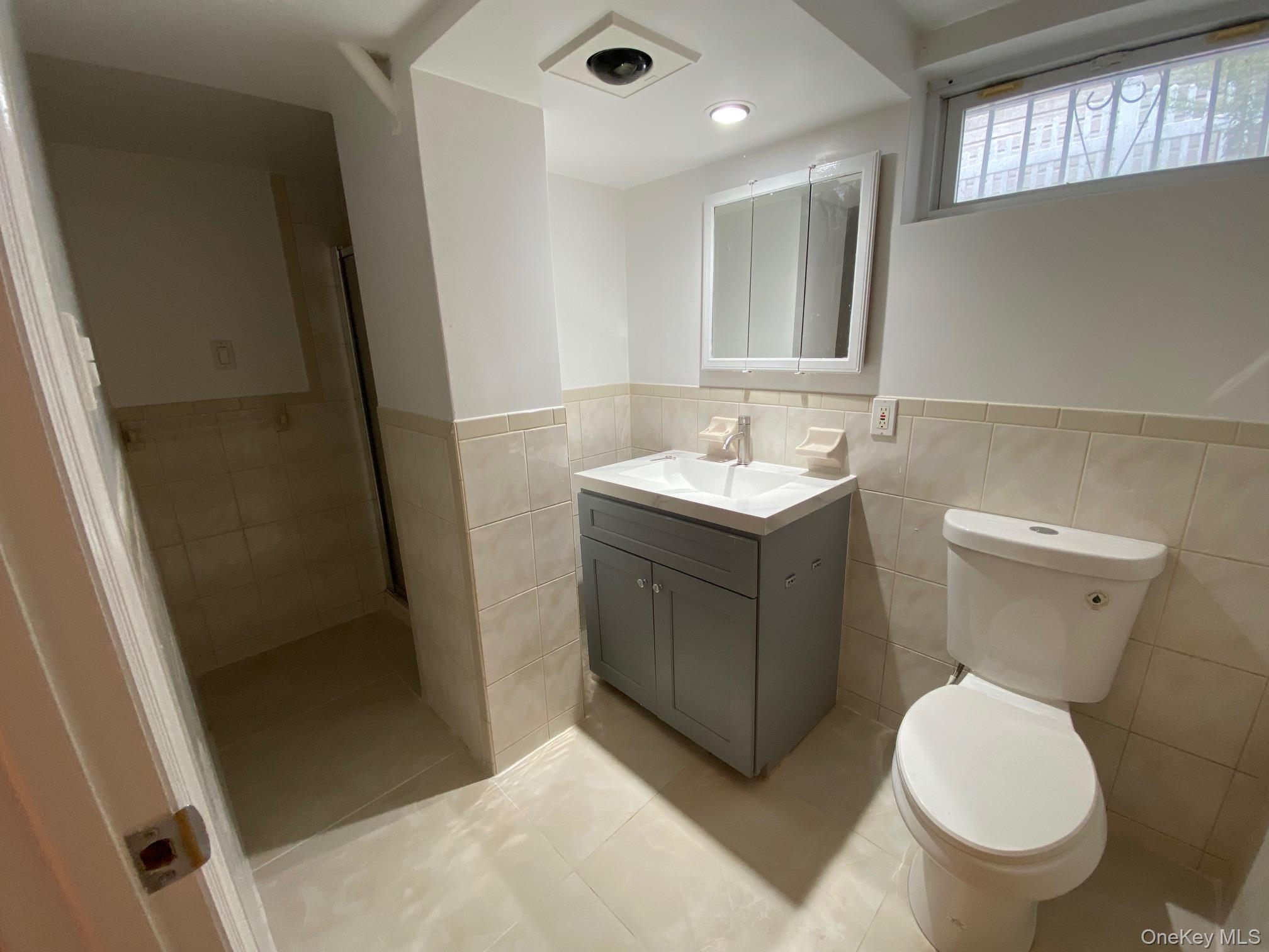 Single Family 86th Avenue Queens, NY 11426, MLS-1037513-11