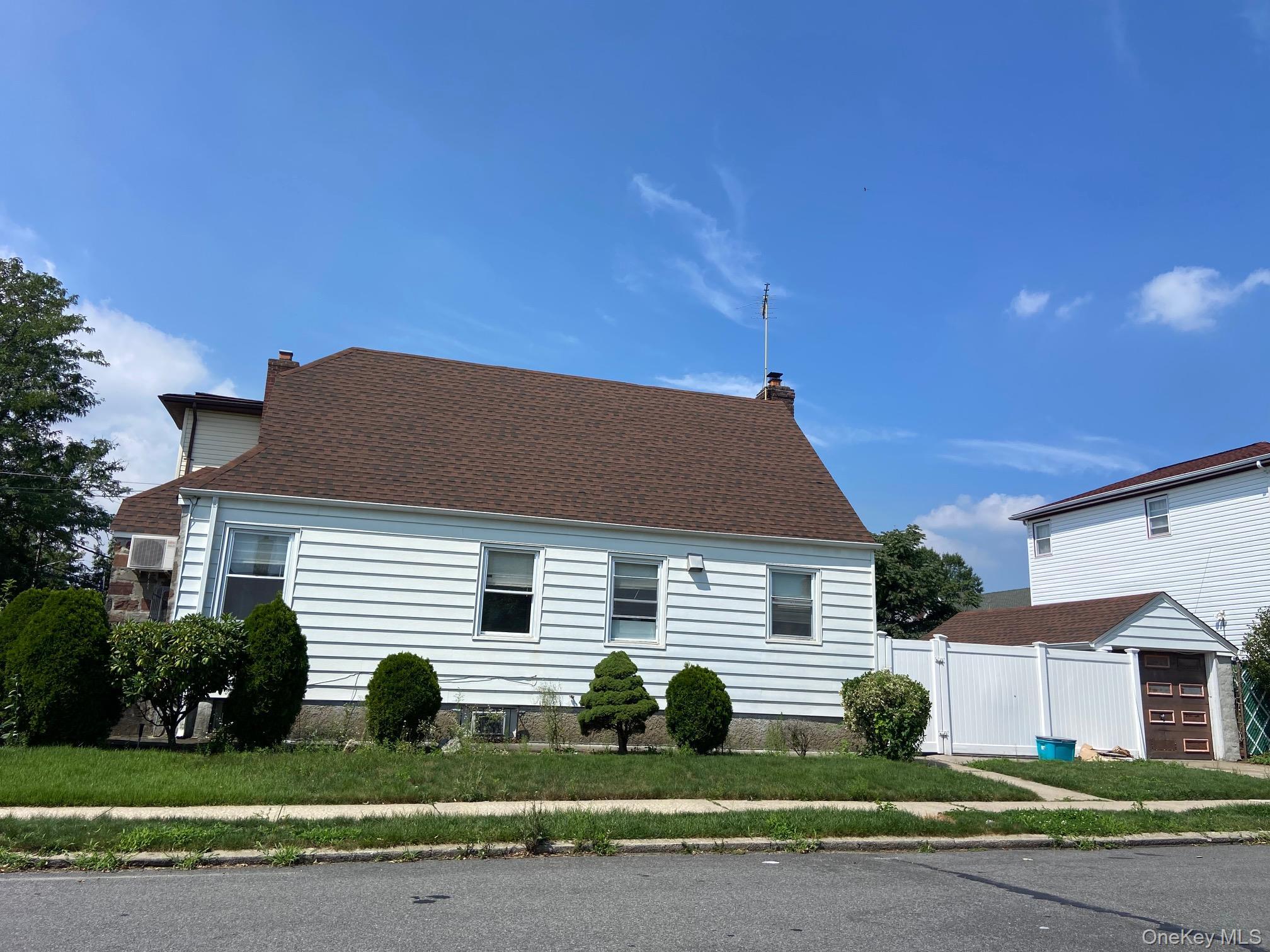 Single Family 86th Avenue Queens, NY 11426, MLS-1037513-2