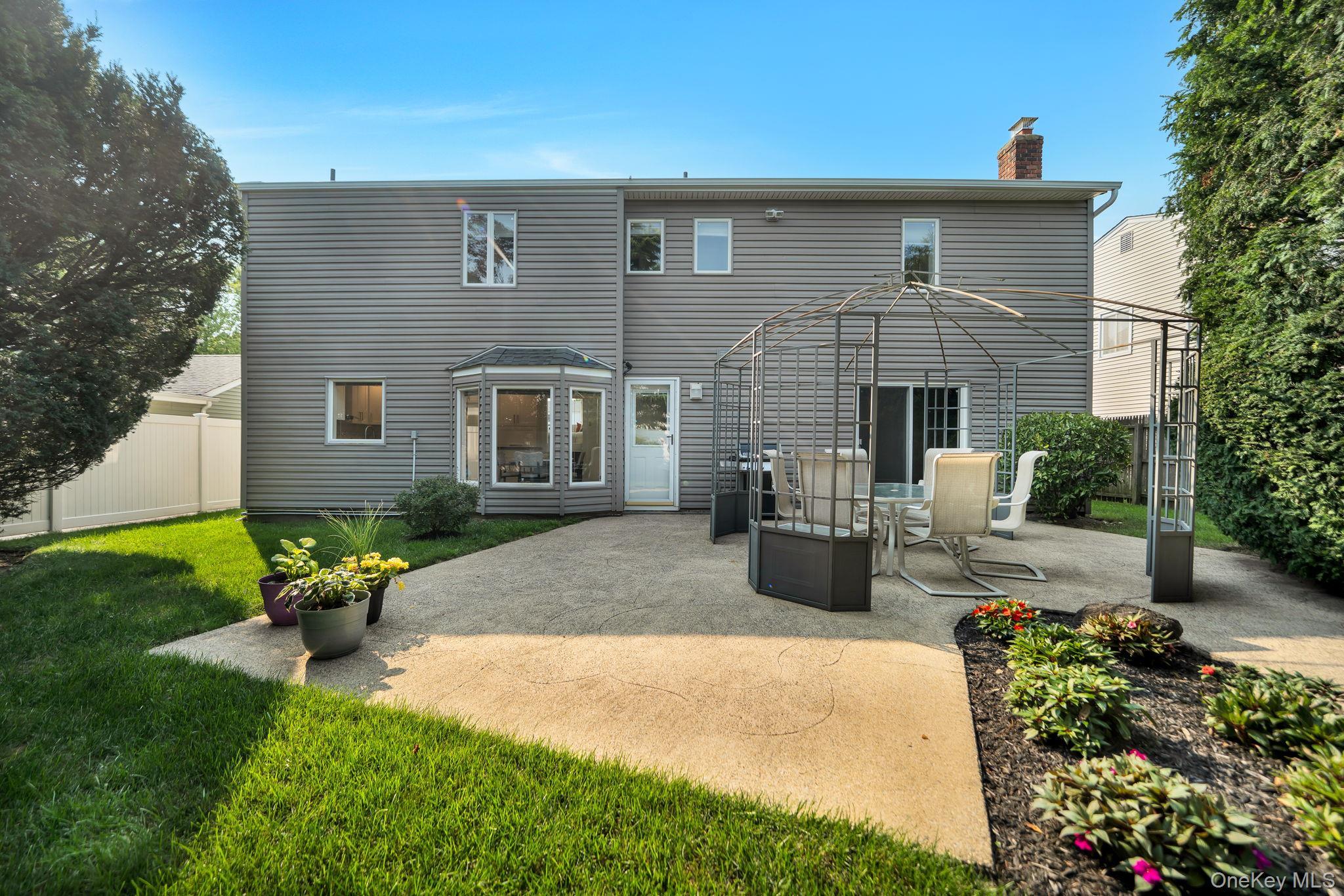Single Family Lydia Lane Nassau County, NY 11710, MLS-1037514-38