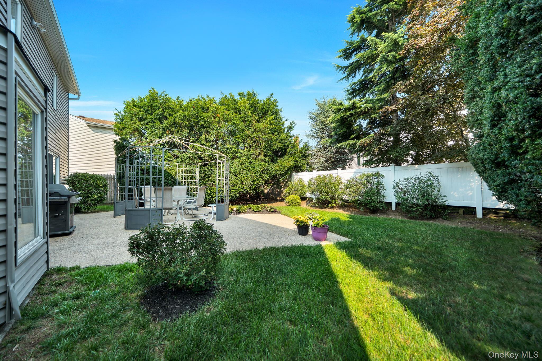 Single Family Lydia Lane  Nassau County, NY 11710, MLS-1037514-41