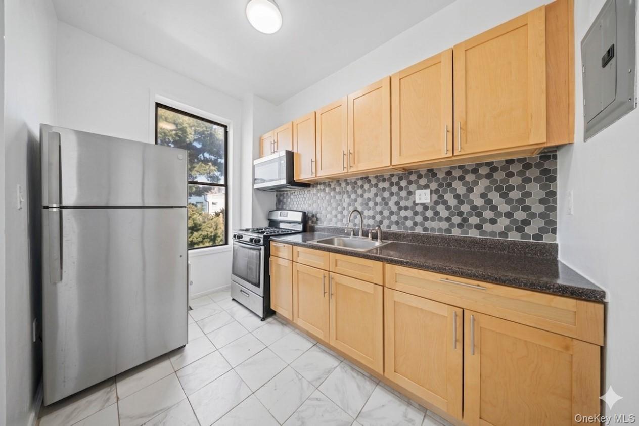 Single Family Hancock Street Brooklyn, NY 11221, MLS-1037518-16