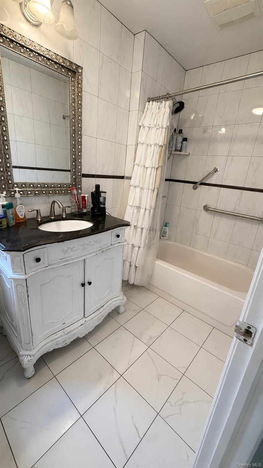 Single Family W 14th Road Queens, NY 11693, MLS-1037527-4