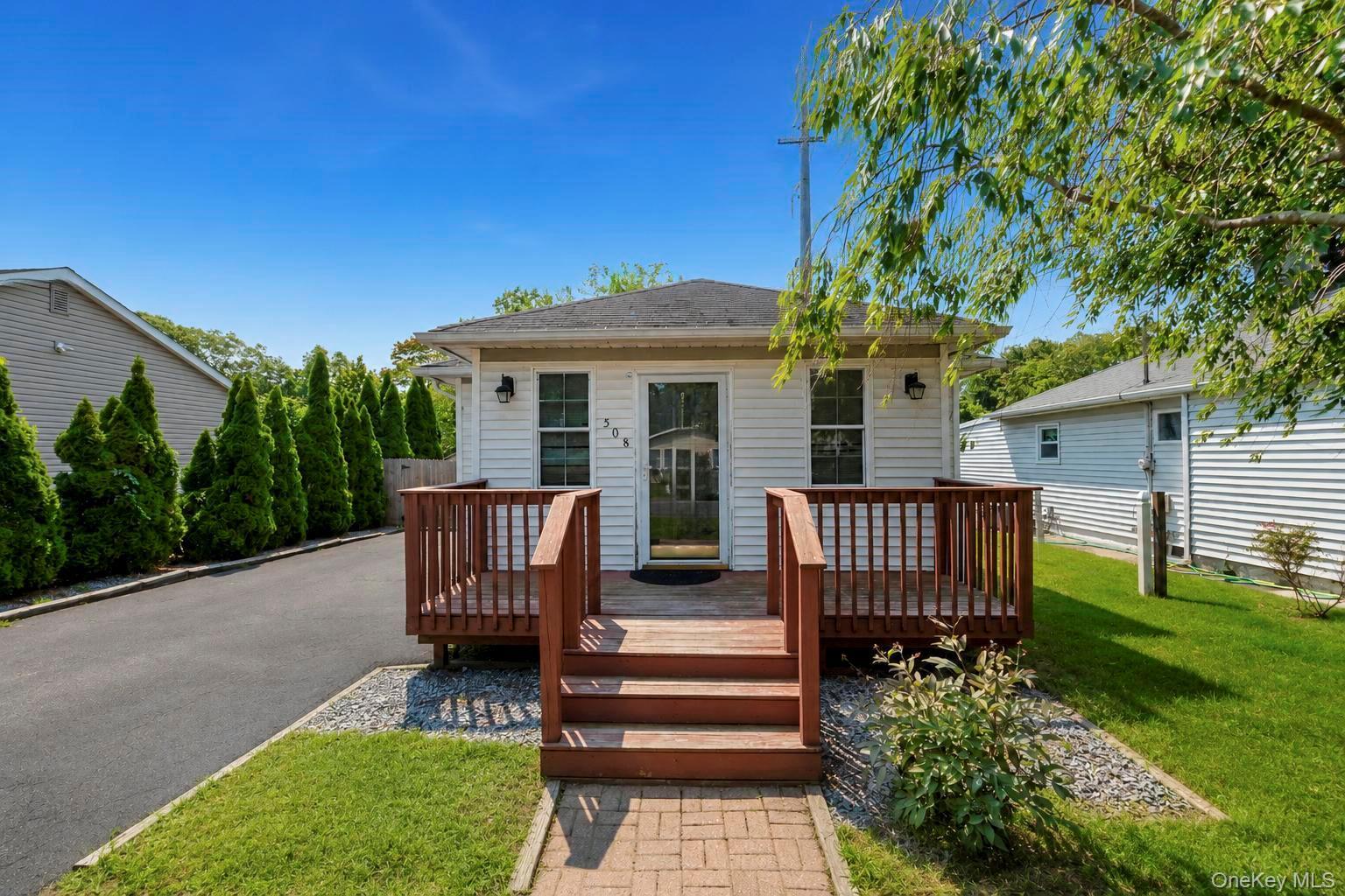 Single Family Michigan Street  Suffolk County, NY 11779, MLS-1037545-17
