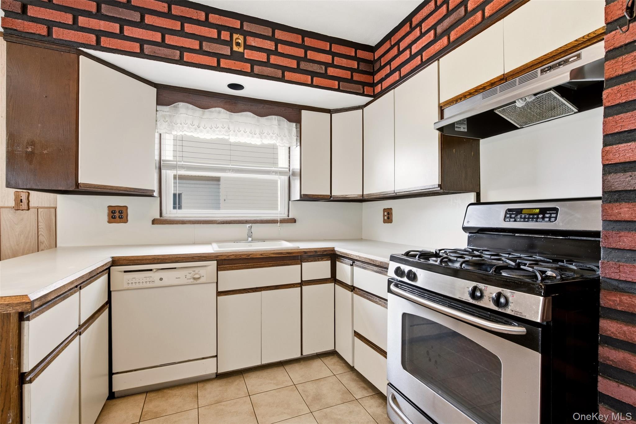 Single Family Scimitar Avenue  Nassau County, NY 11003, MLS-1037549-13