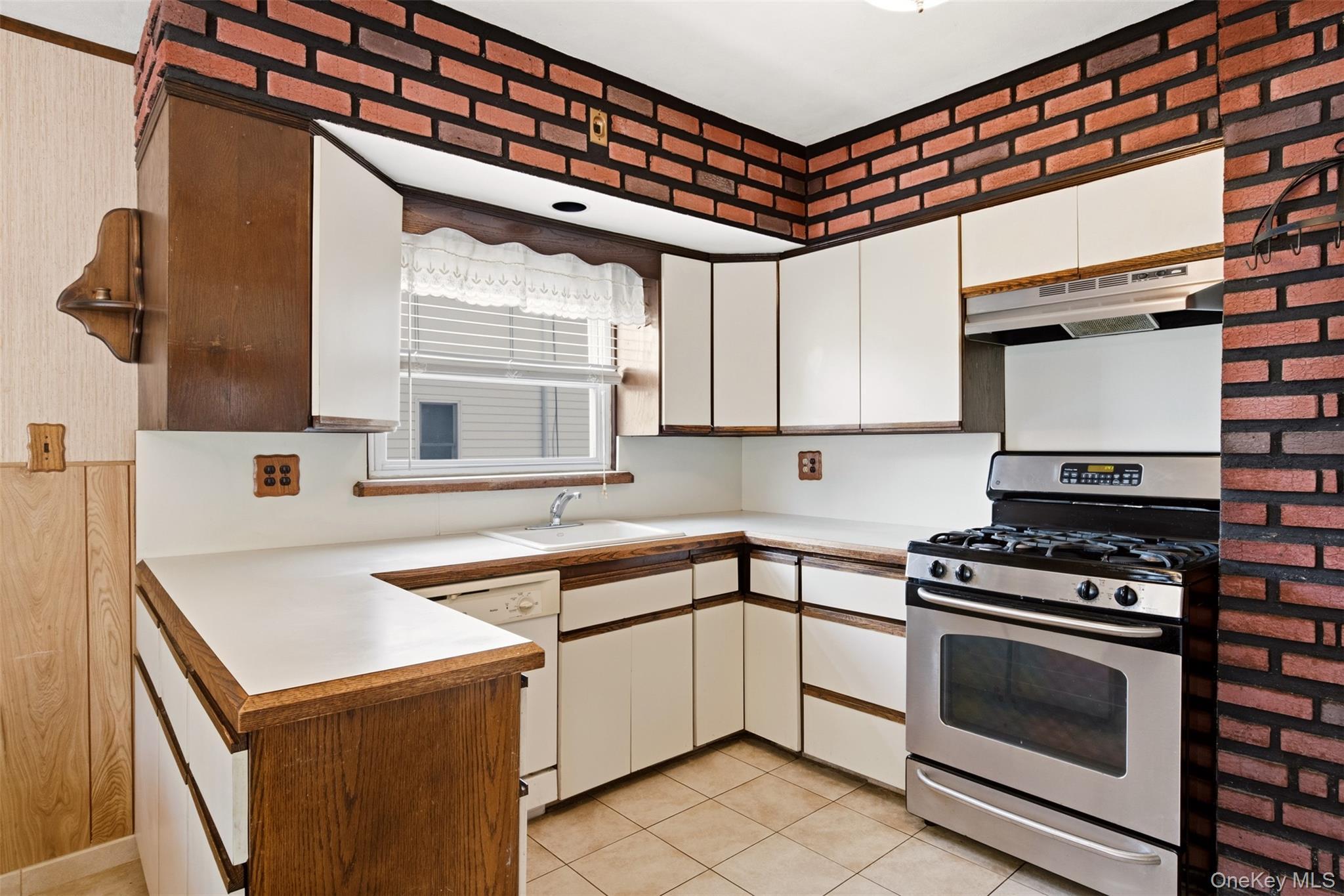 Single Family Scimitar Avenue  Nassau County, NY 11003, MLS-1037549-14