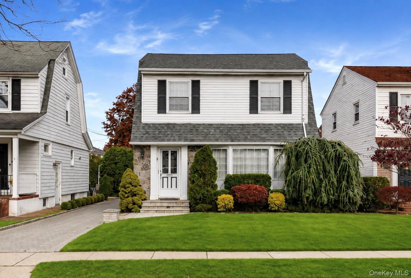 Single Family Stratford Avenue  Nassau County, NY 11530, MLS-1037557-2