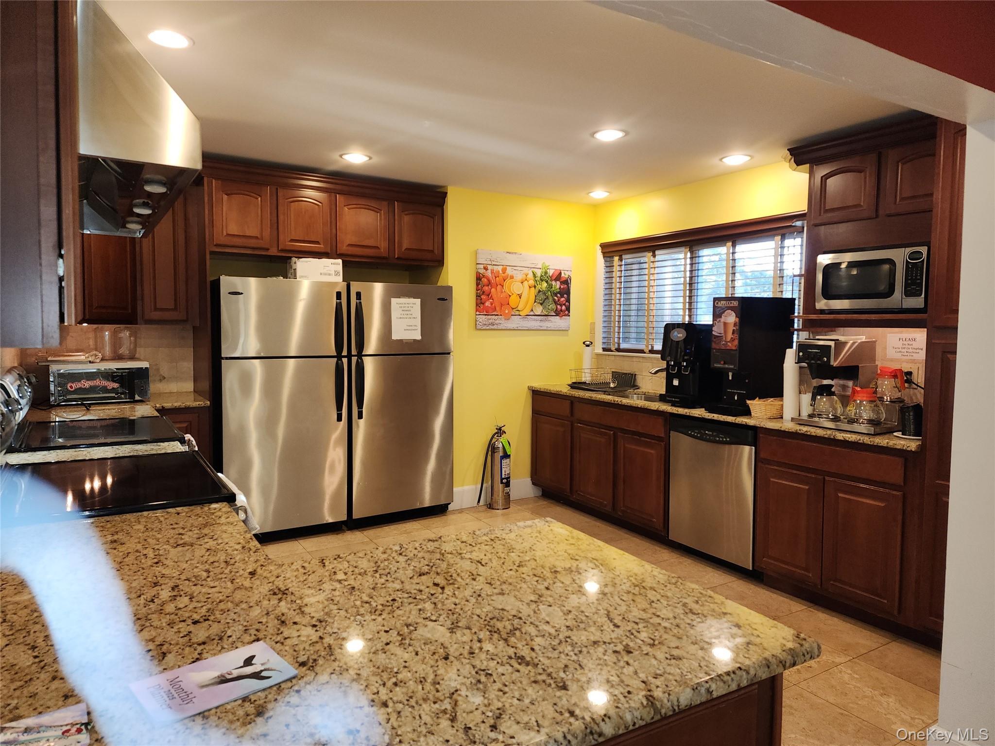 Single Family Riverleigh Avenue Suffolk County, NY 11901, MLS-1037579-16
