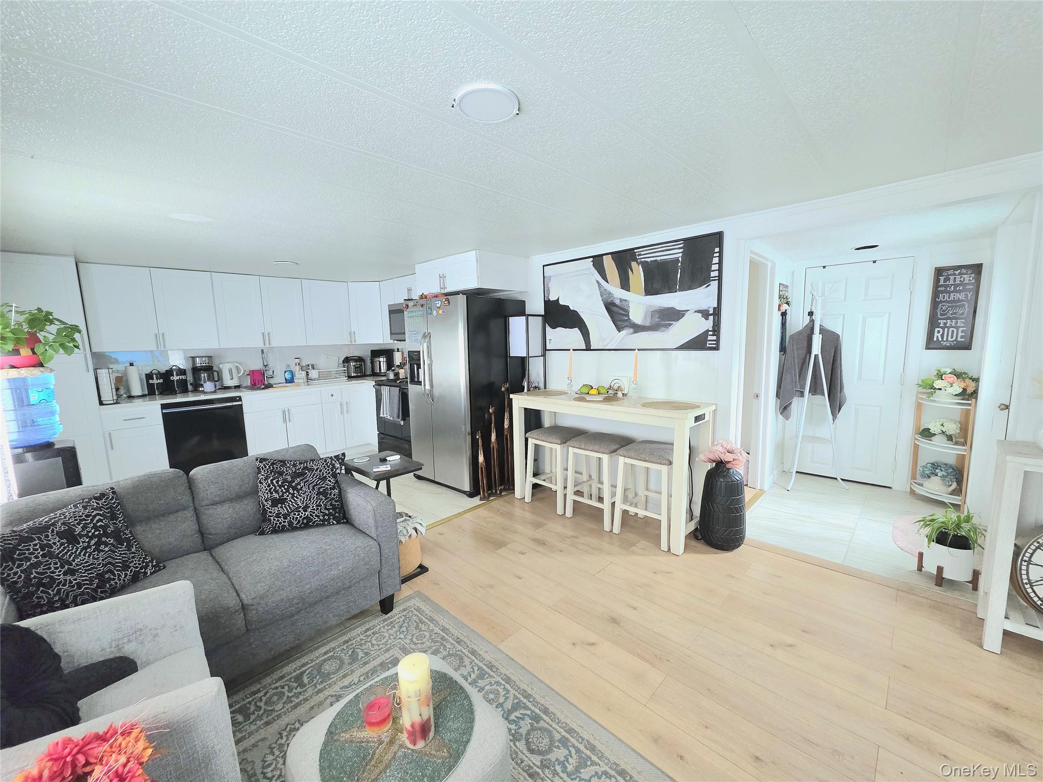 Single Family Riverleigh Avenue Suffolk County, NY 11901, MLS-1037579-3