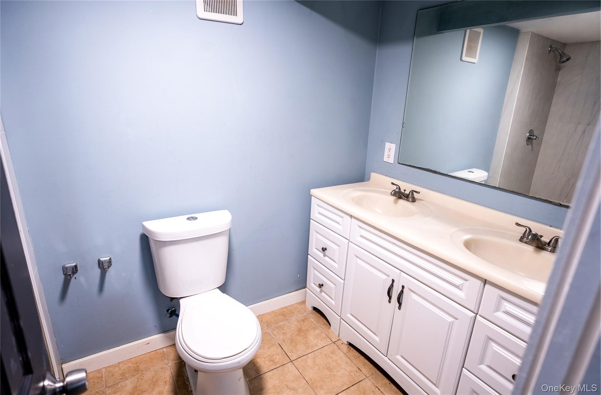 Single Family Cocoanut Street Suffolk County, NY 11722, MLS-1037591-14