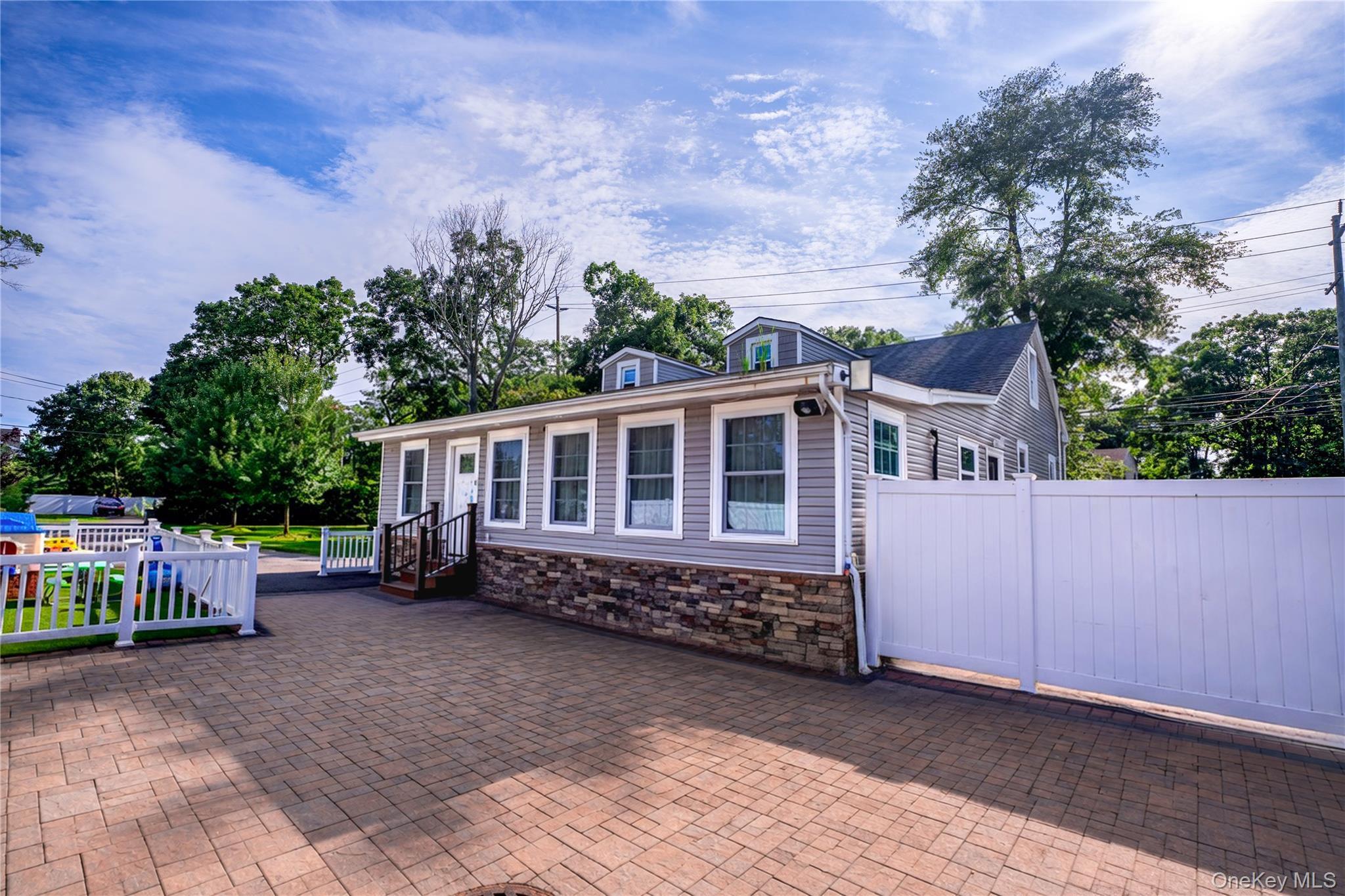 Single Family Cocoanut Street Suffolk County, NY 11722, MLS-1037591-15