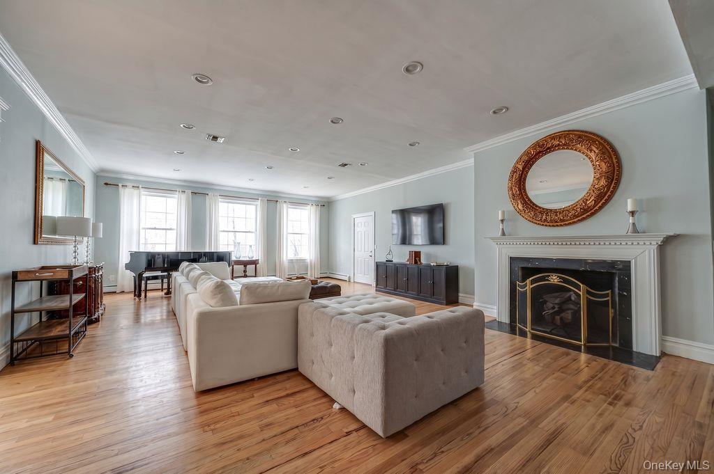 Single Family S Penataquit Avenue Suffolk County, NY 11706, MLS-1037620-16