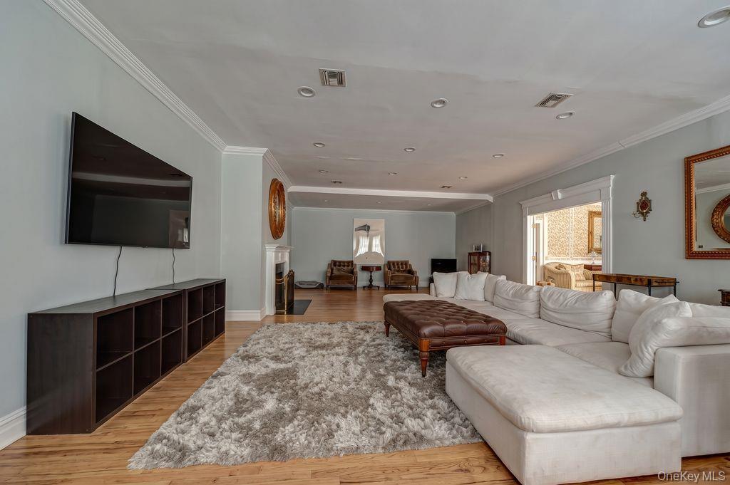 Single Family S Penataquit Avenue Suffolk County, NY 11706, MLS-1037620-17