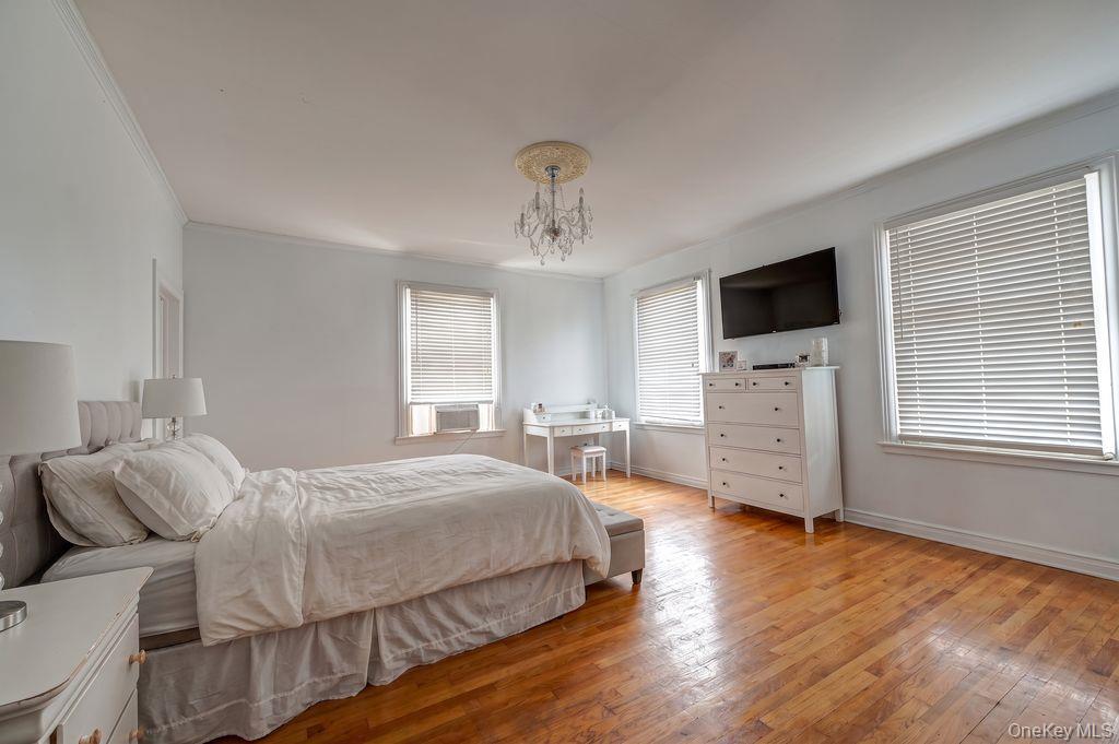 Single Family S Penataquit Avenue Suffolk County, NY 11706, MLS-1037620-28
