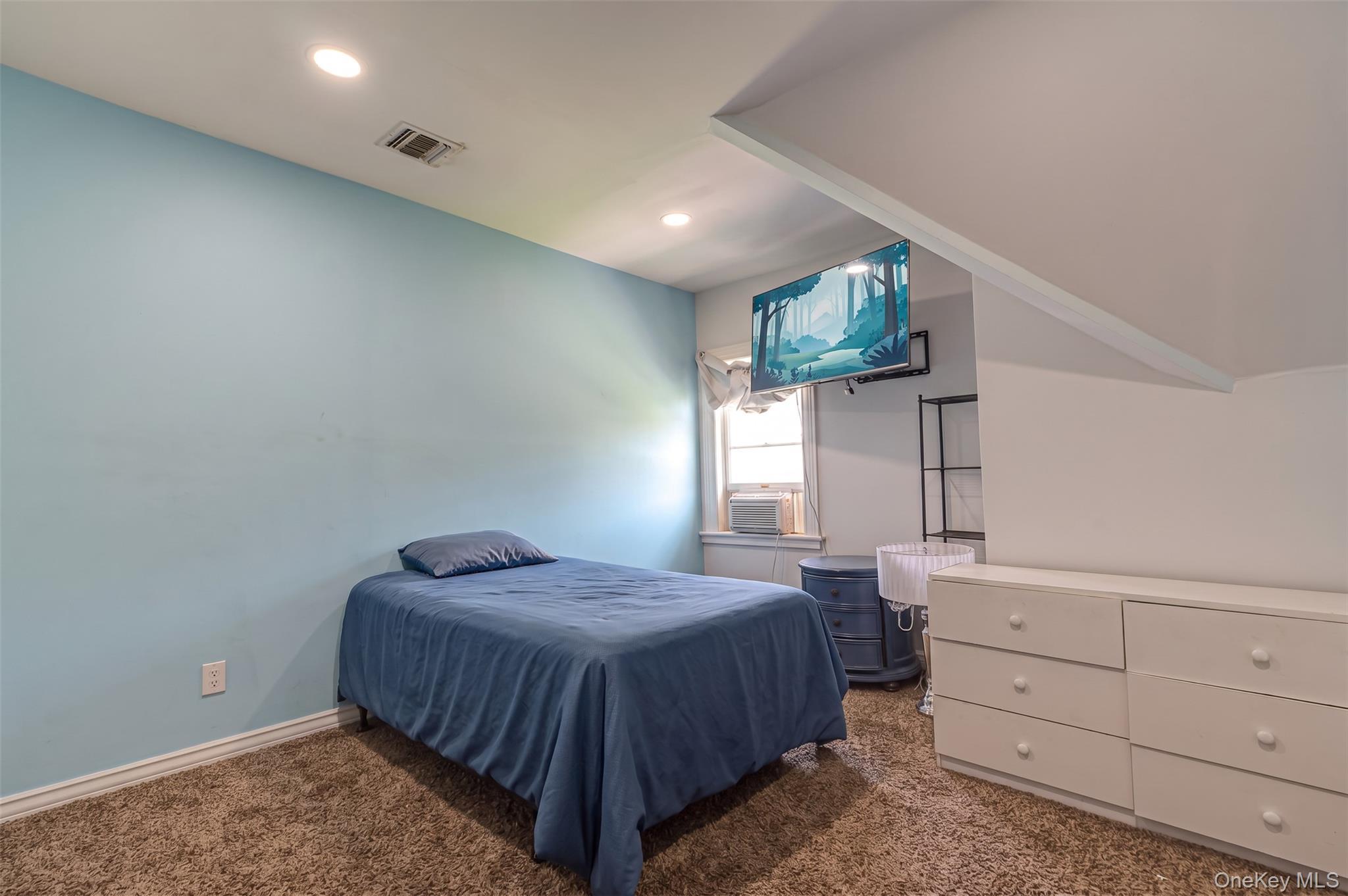 Single Family S Penataquit Avenue Suffolk County, NY 11706, MLS-1037620-35