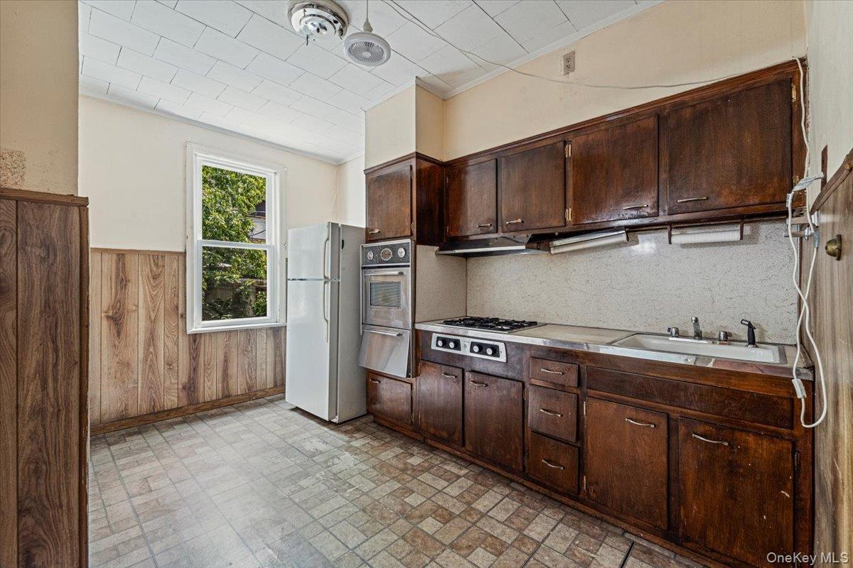 Single Family Nurge Avenue Queens, NY 11378, MLS-1037631-9