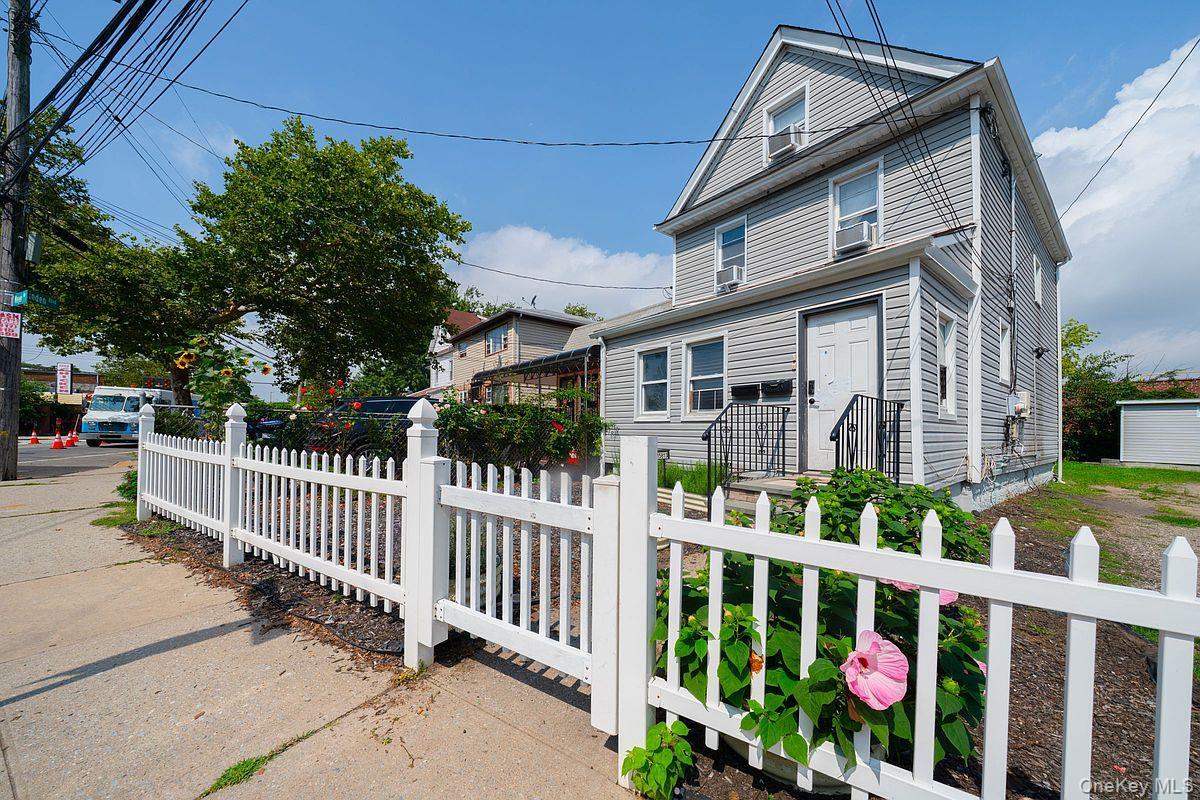 Single Family Linden Boulevard  Queens, NY 11434, MLS-1037682-2