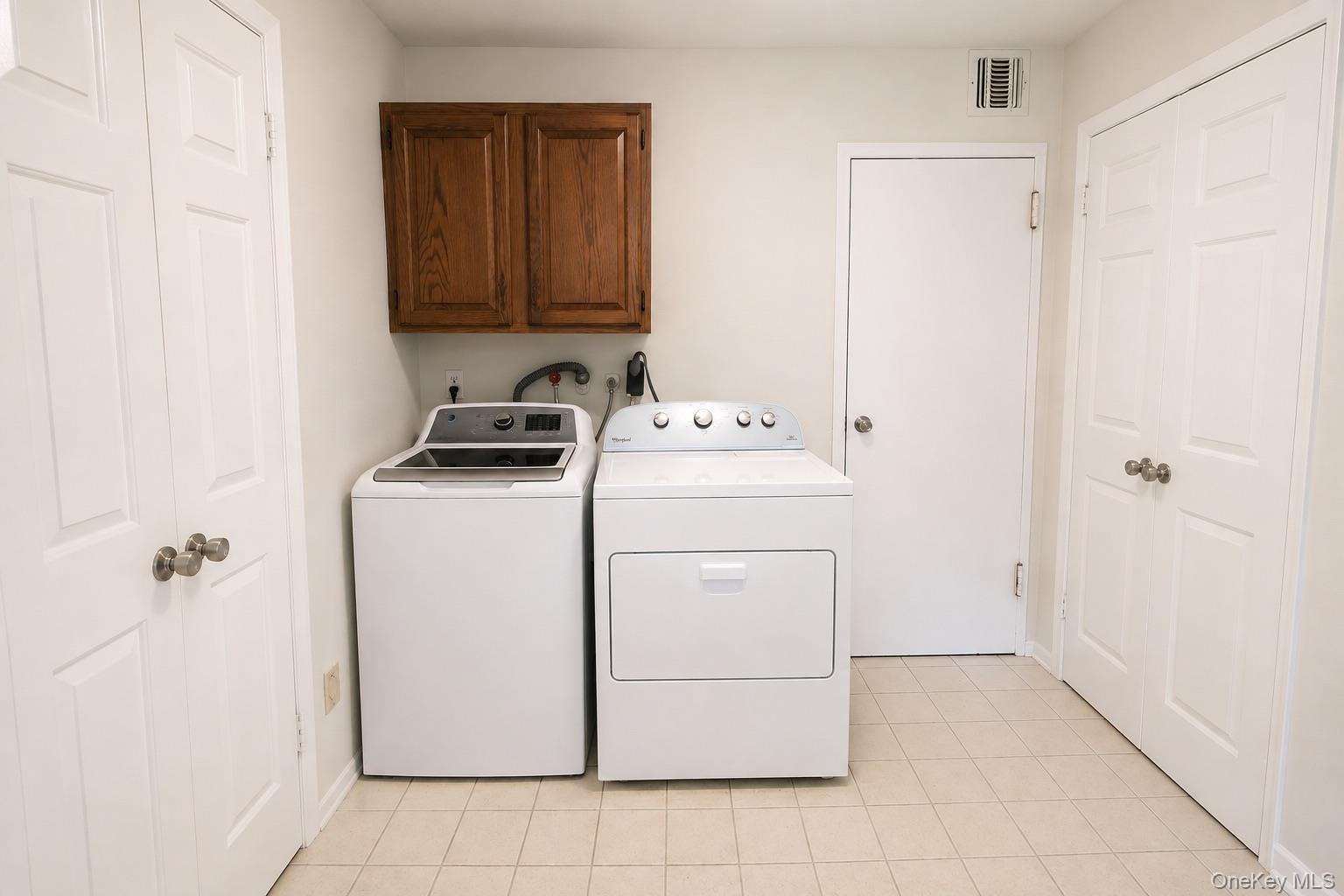 Single Family Lisa Court Nassau County, NY 11791, MLS-1037686-17