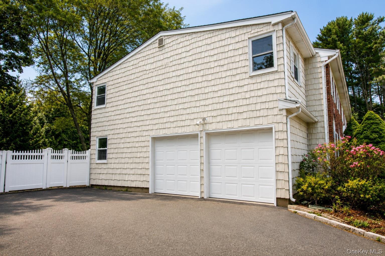 Single Family Lisa Court Nassau County, NY 11791, MLS-1037686-37