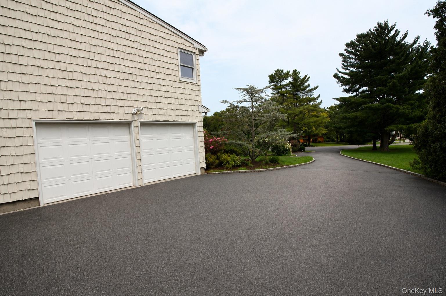 Single Family Lisa Court Nassau County, NY 11791, MLS-1037686-38