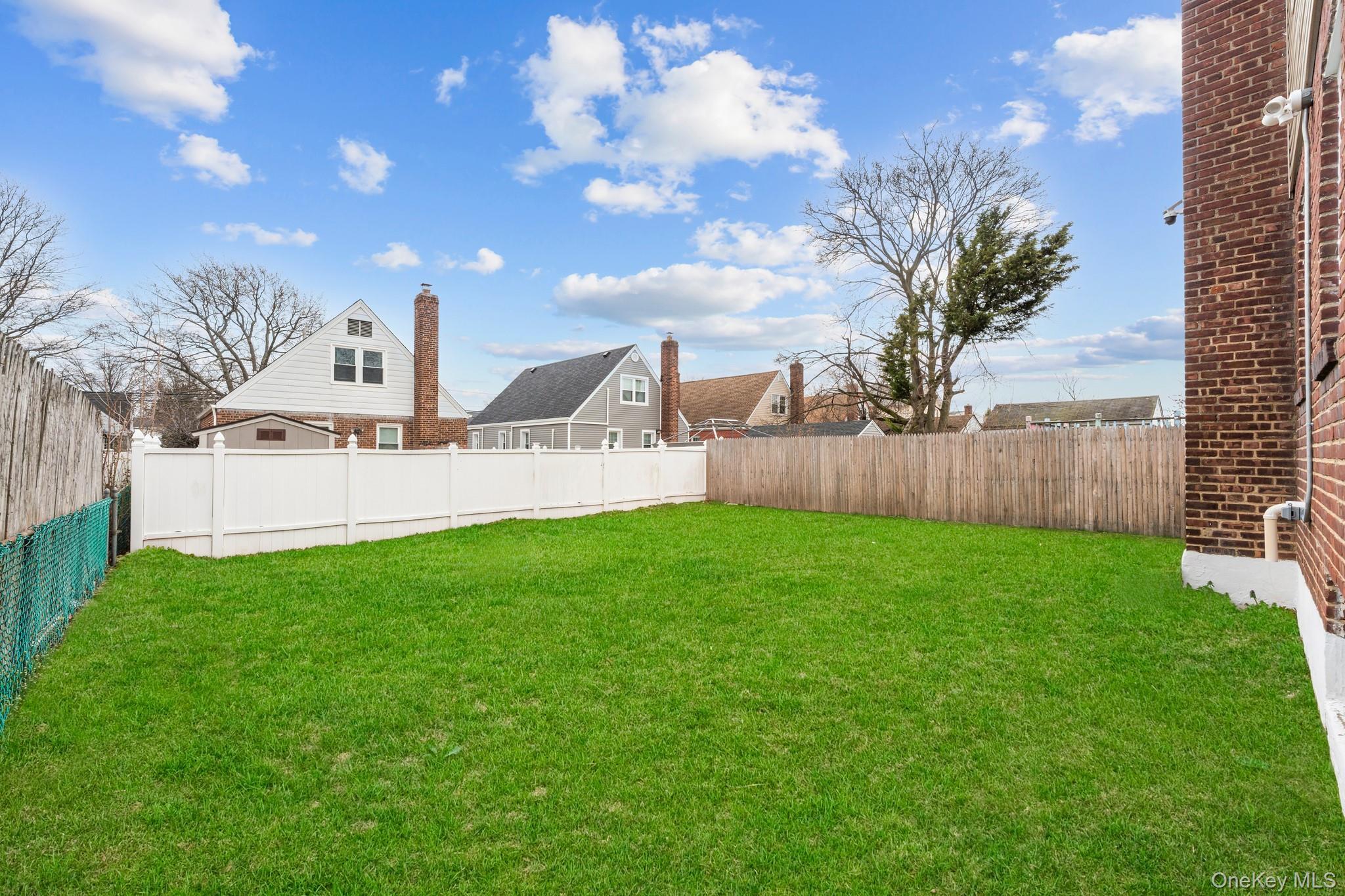 Single Family Dewitt Street Nassau County, NY 11580, MLS-1037706-13