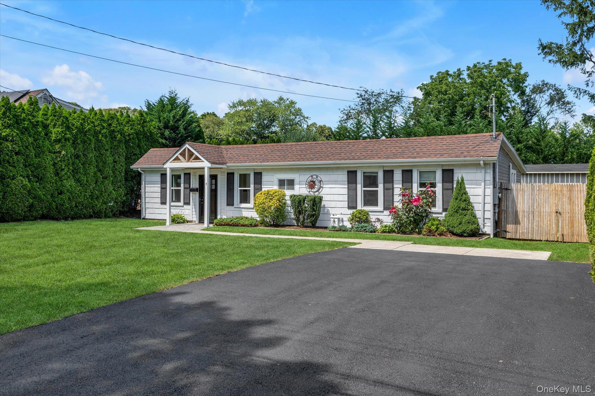 Single Family Eckert Street  Suffolk County, NY 11746, MLS-1037715-17