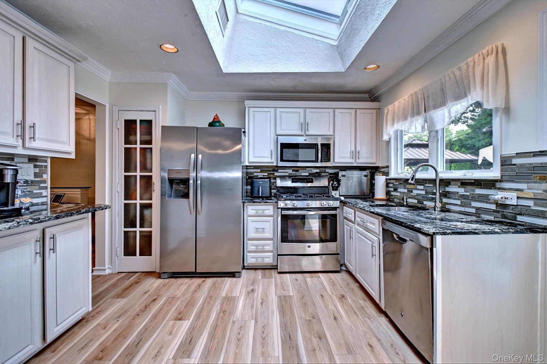 Single Family Shenandoah Boulevard N  Suffolk County, NY 11767, MLS-1037737-14
