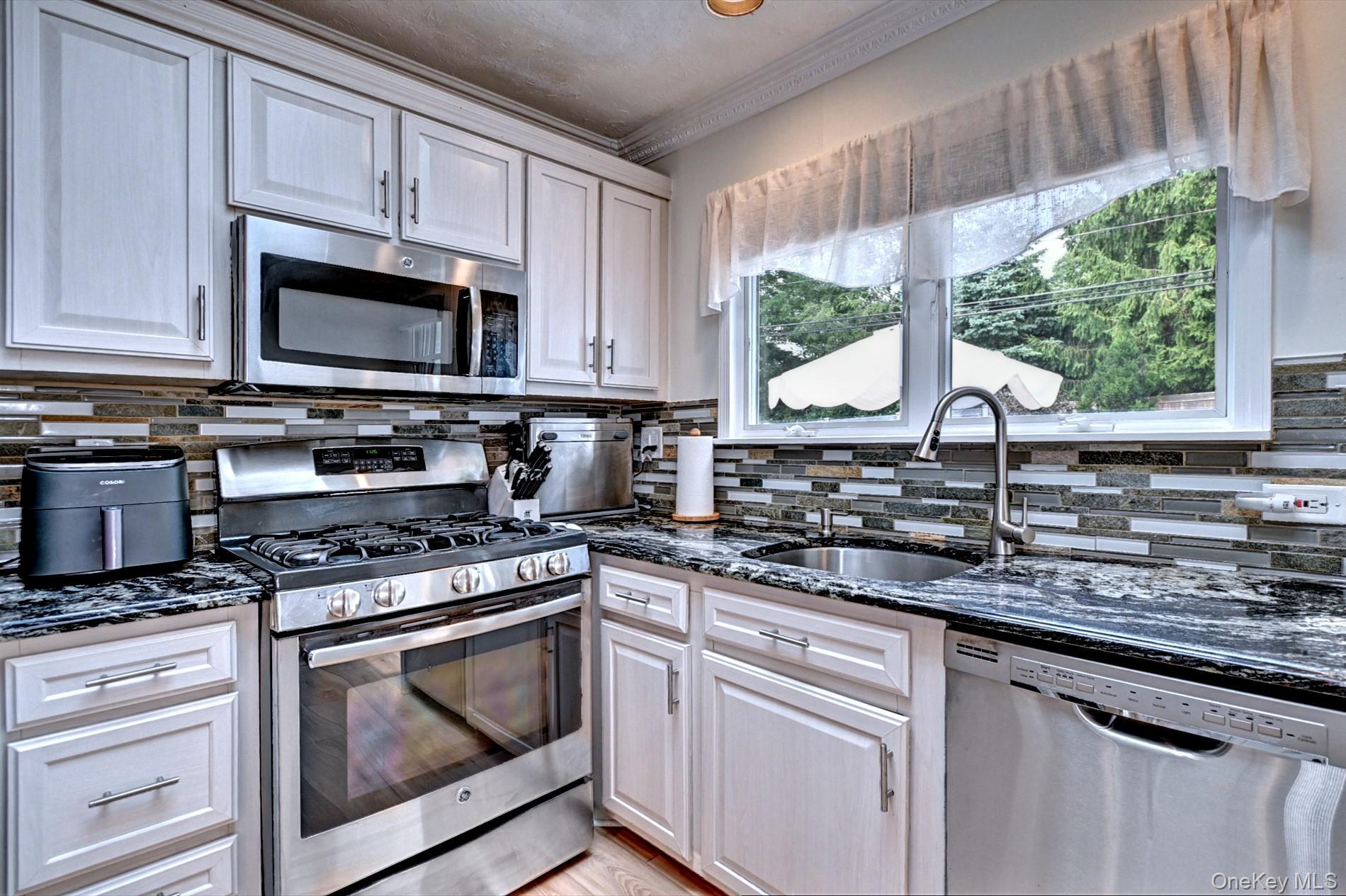 Single Family Shenandoah Boulevard N  Suffolk County, NY 11767, MLS-1037737-15