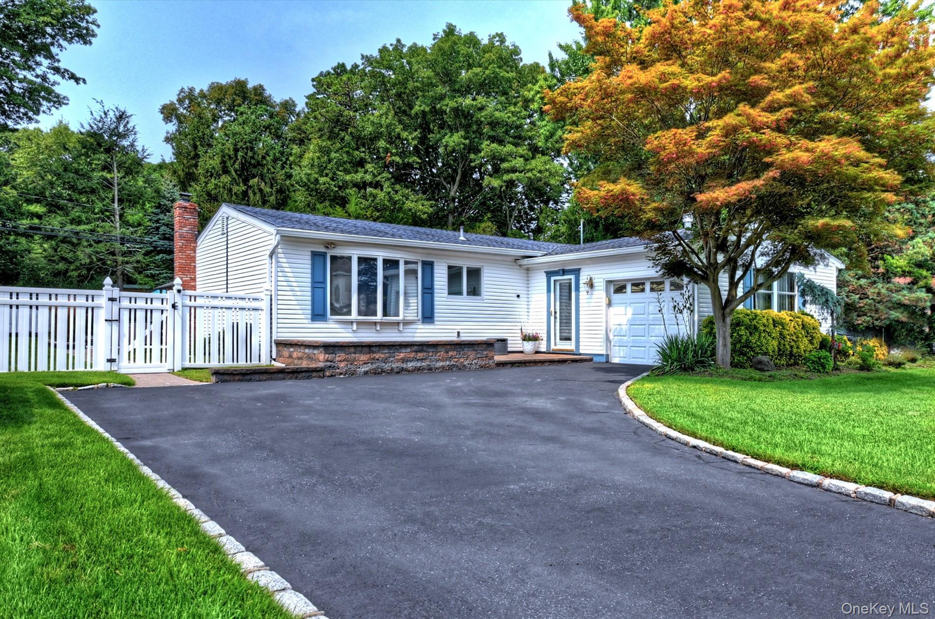 Single Family Shenandoah Boulevard N  Suffolk County, NY 11767, MLS-1037737-2