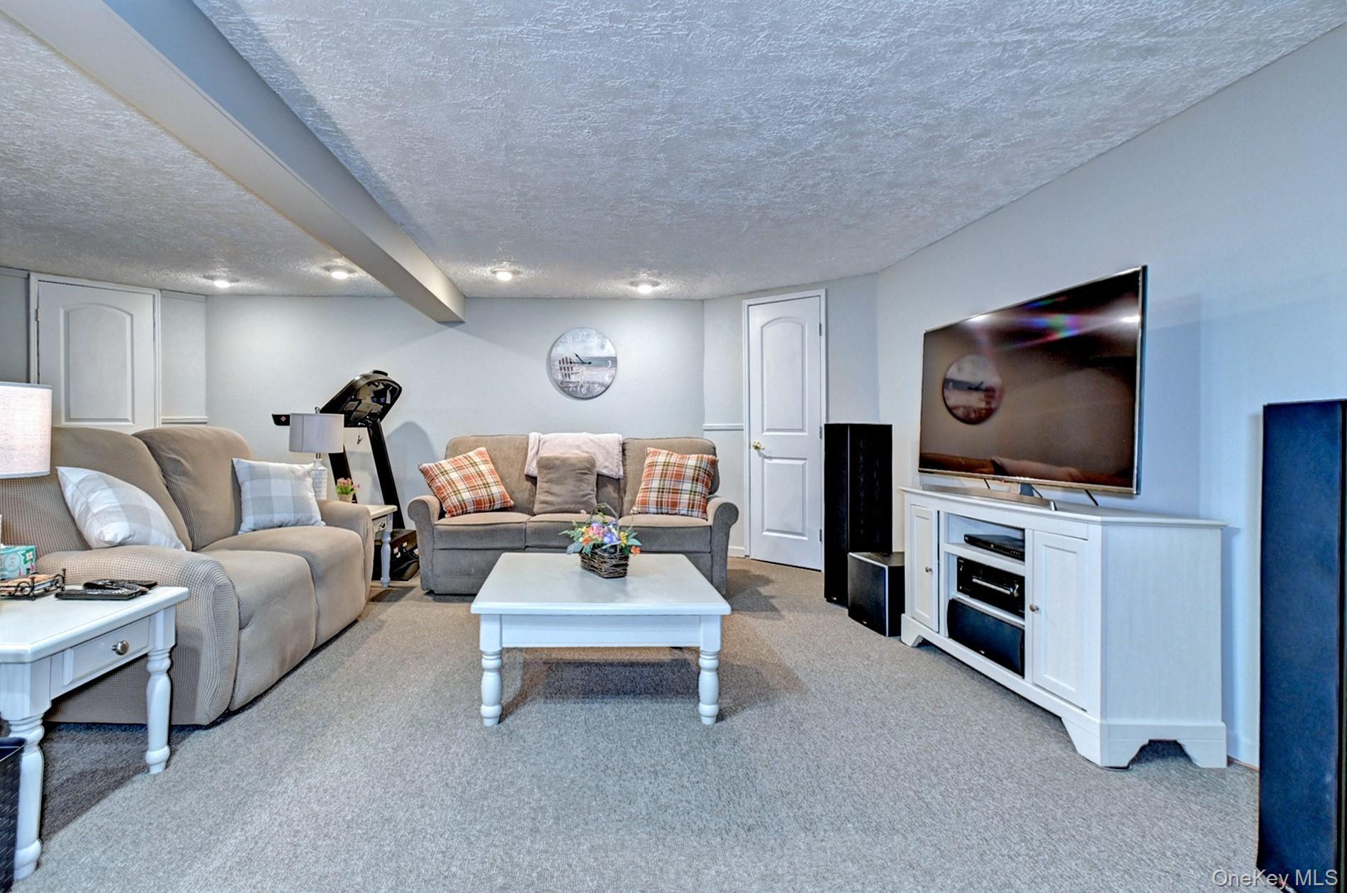 Single Family Shenandoah Boulevard N  Suffolk County, NY 11767, MLS-1037737-22