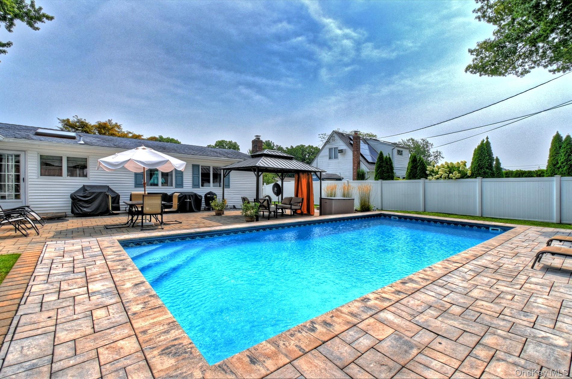 Single Family Shenandoah Boulevard N  Suffolk County, NY 11767, MLS-1037737-26