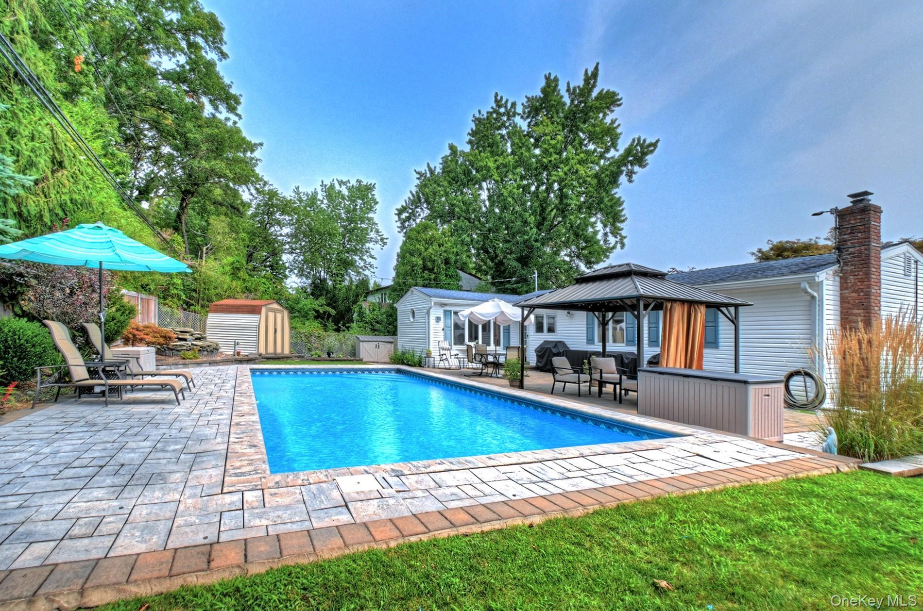 Single Family Shenandoah Boulevard N  Suffolk County, NY 11767, MLS-1037737-27