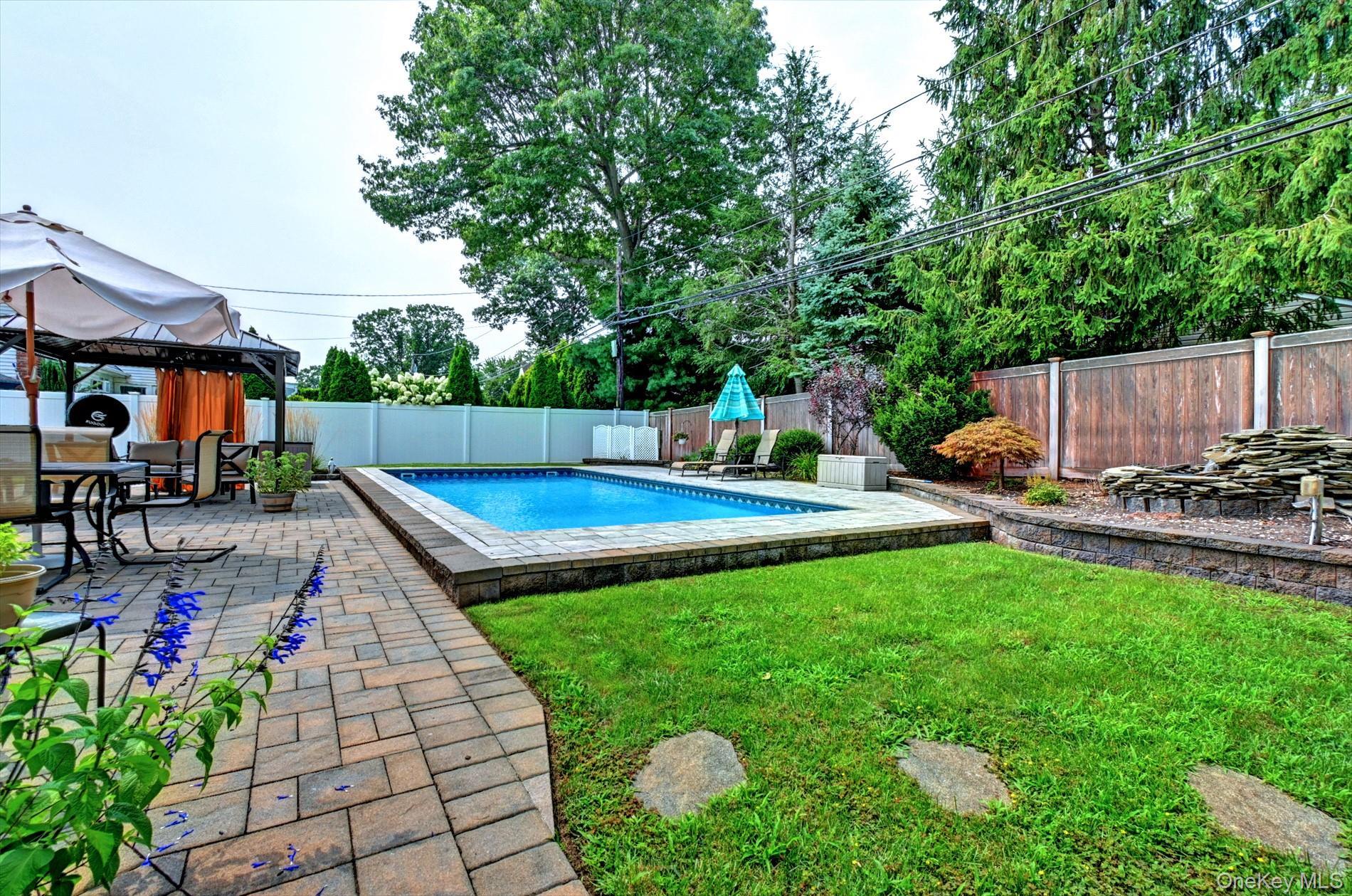 Single Family Shenandoah Boulevard N  Suffolk County, NY 11767, MLS-1037737-29