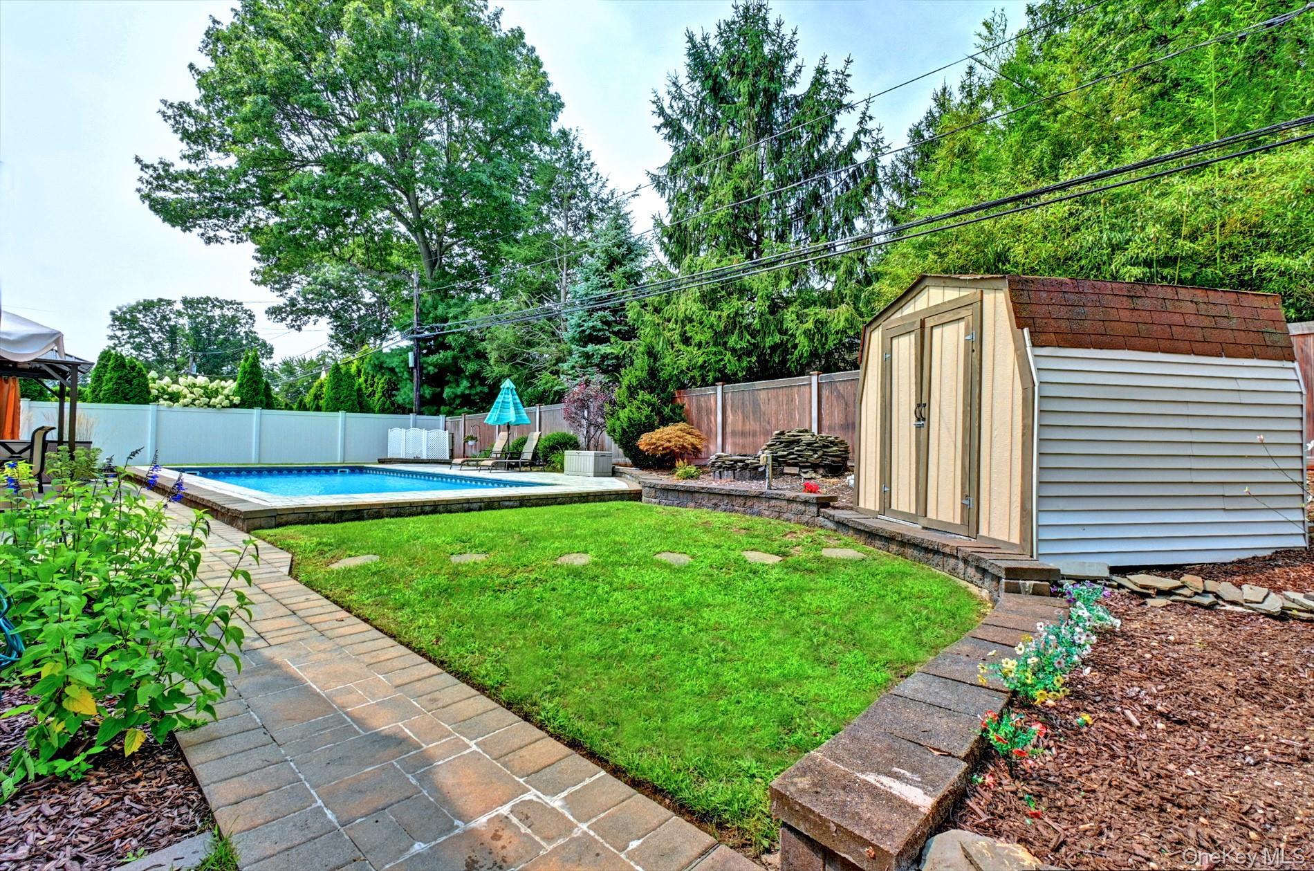 Single Family Shenandoah Boulevard N  Suffolk County, NY 11767, MLS-1037737-30