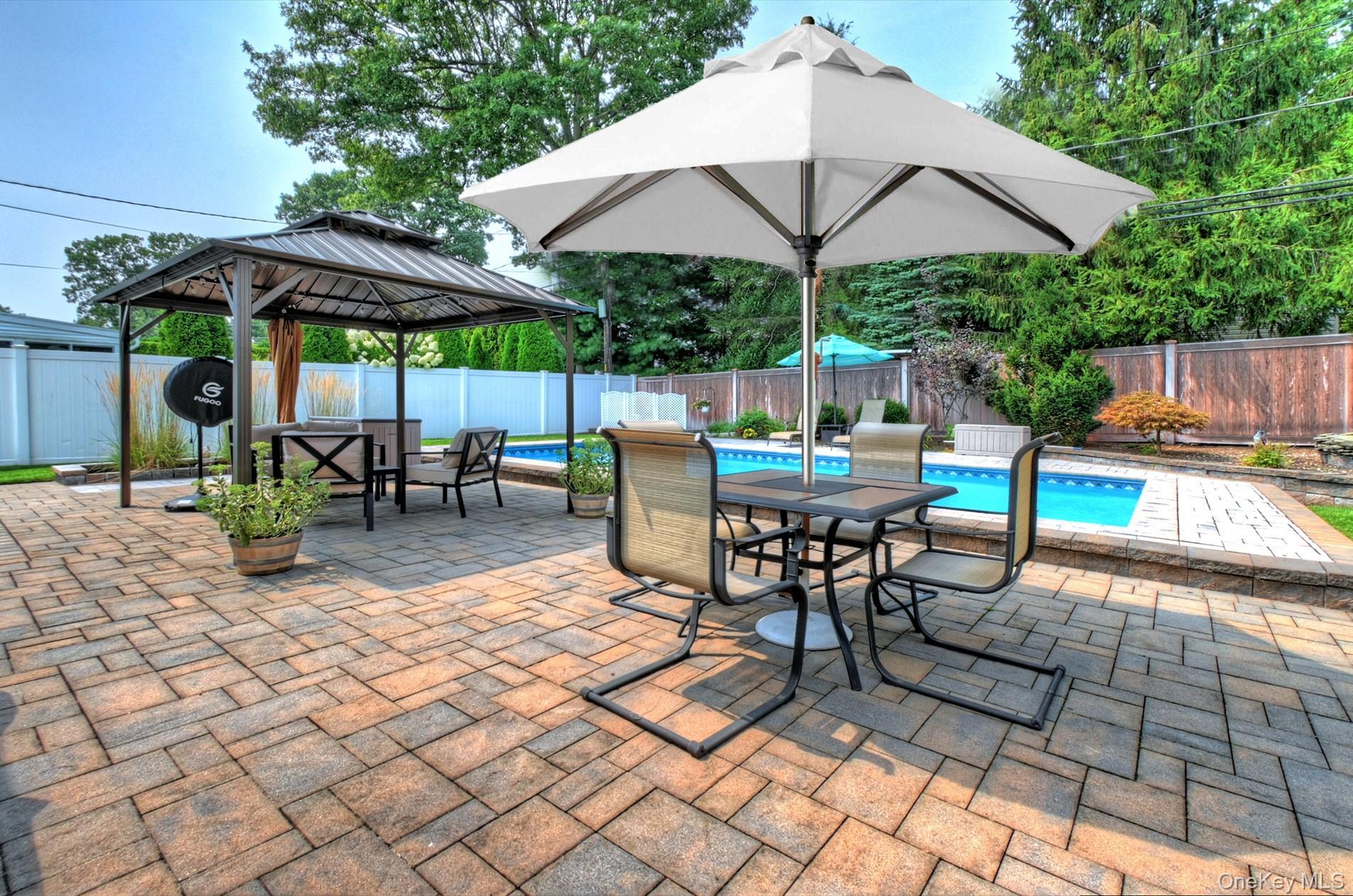 Single Family Shenandoah Boulevard N  Suffolk County, NY 11767, MLS-1037737-31