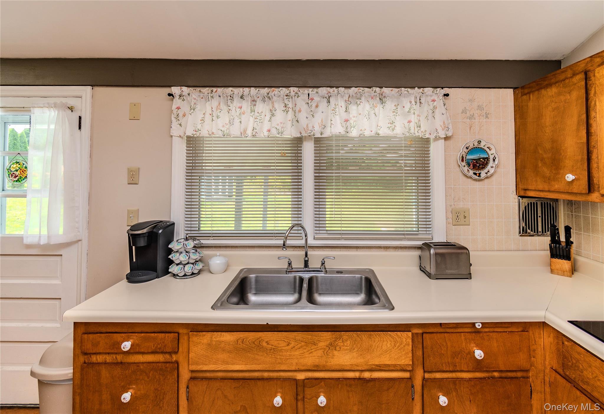 Single Family Parkcrest Drive  Ulster County, NY 12472, MLS-1037740-15