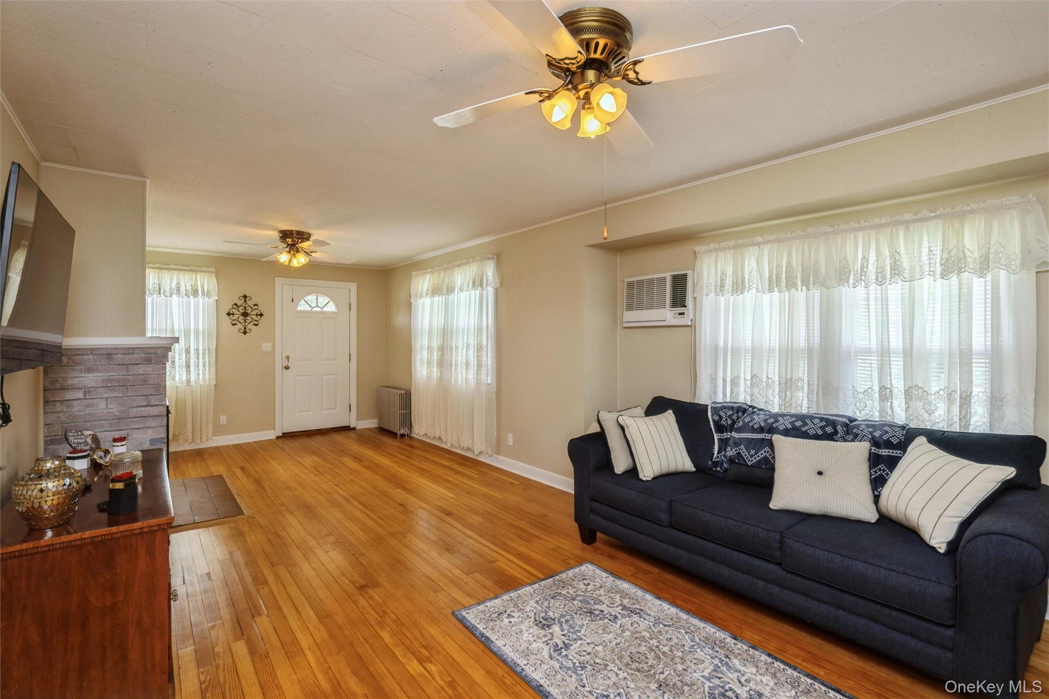 Single Family Litchfield Avenue  Suffolk County, NY 11702, MLS-1037760-5