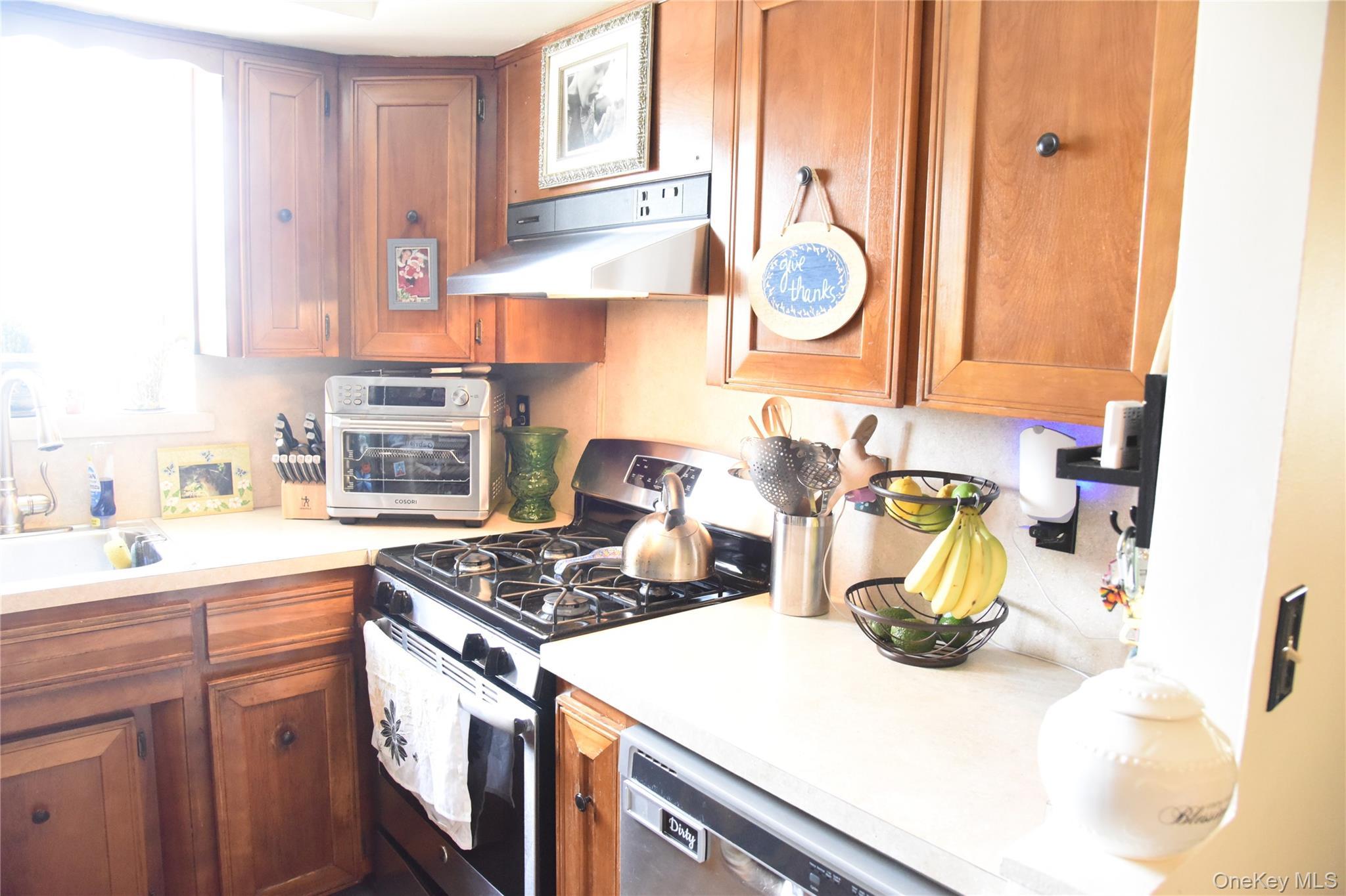 Single Family Radio Drive  Bronx, NY 10465, MLS-1037782-37