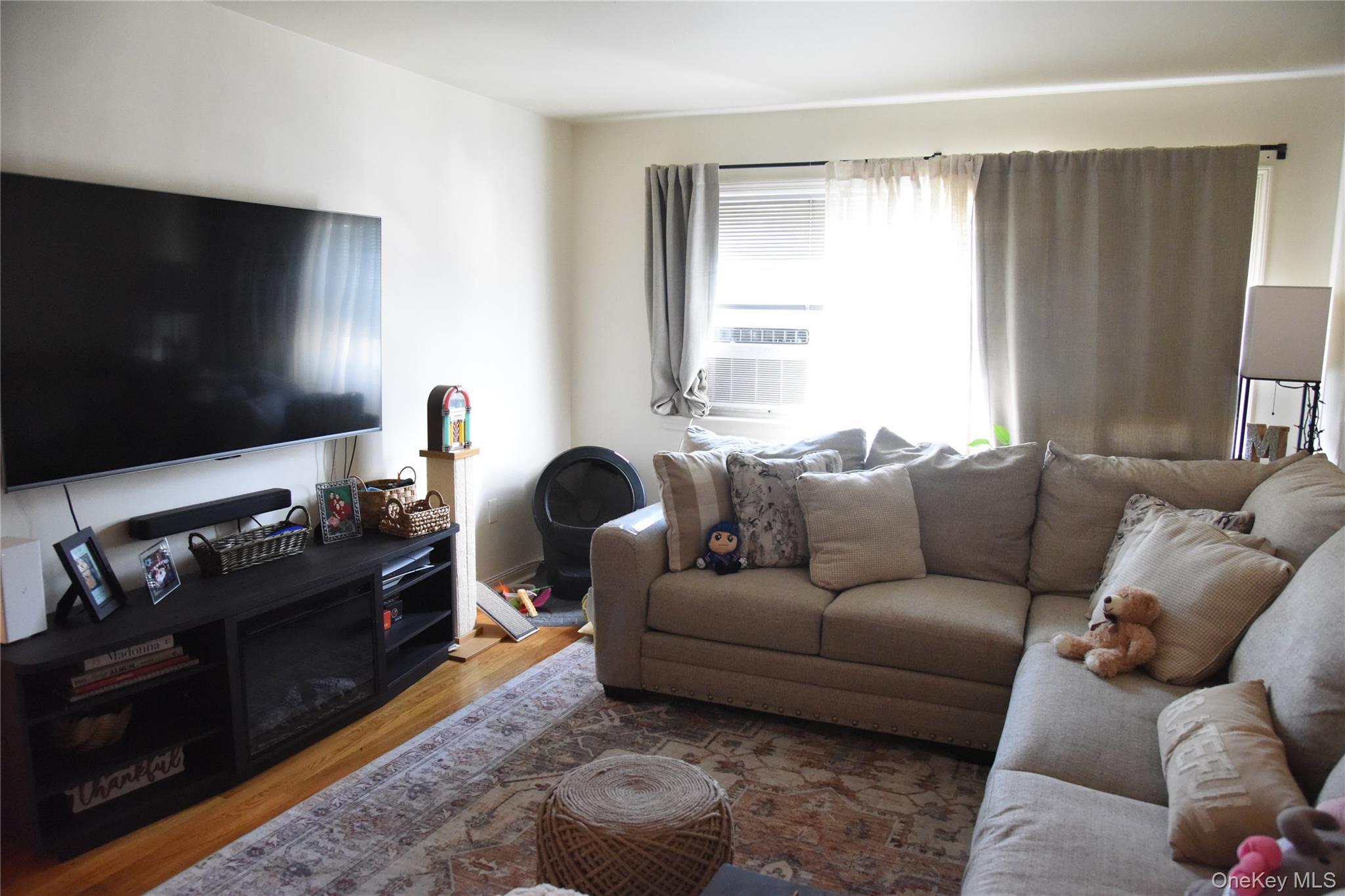 Single Family Radio Drive  Bronx, NY 10465, MLS-1037782-40