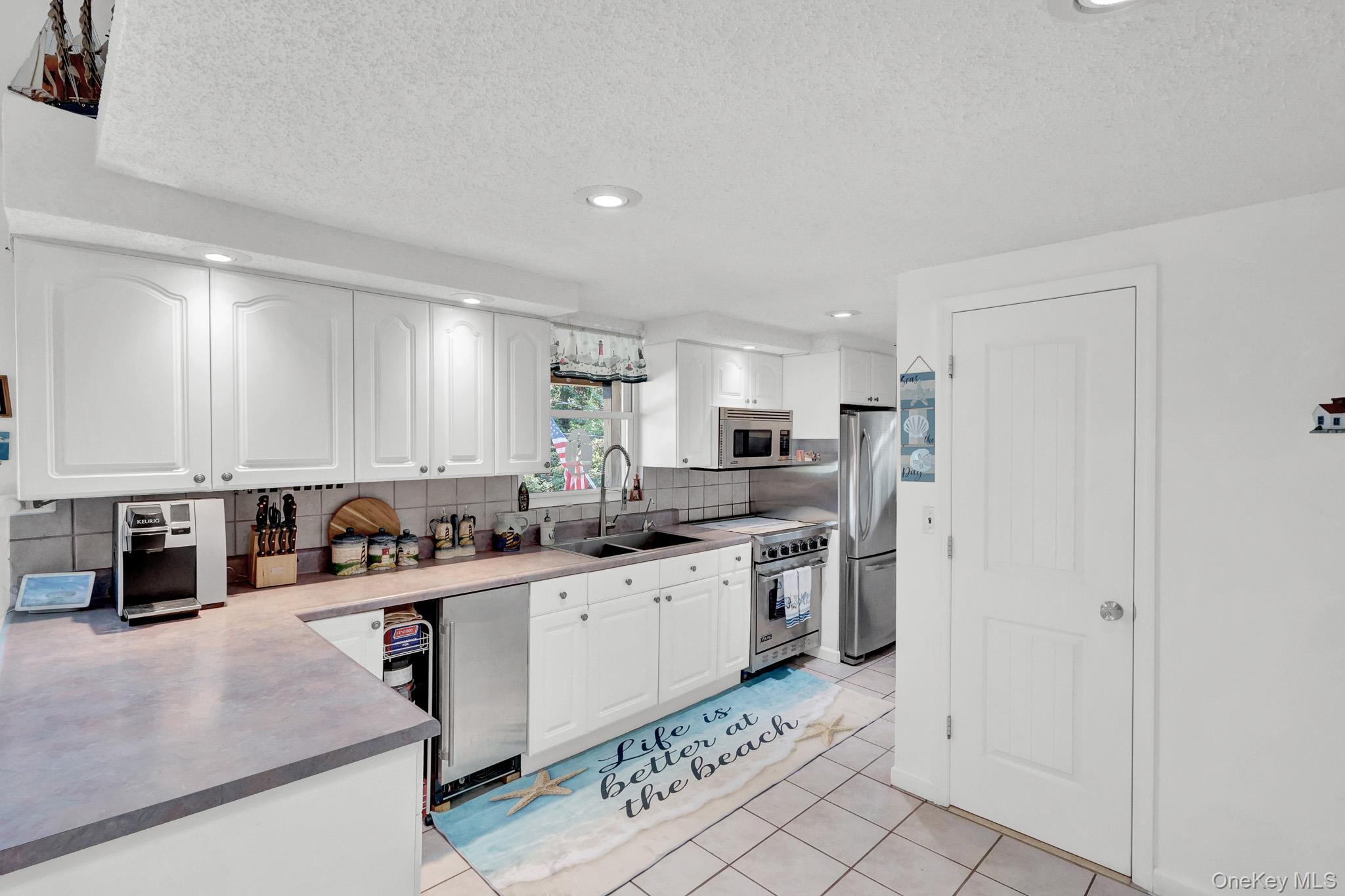Single Family Woodcliff Trail  Suffolk County, NY 11933, MLS-1037783-16
