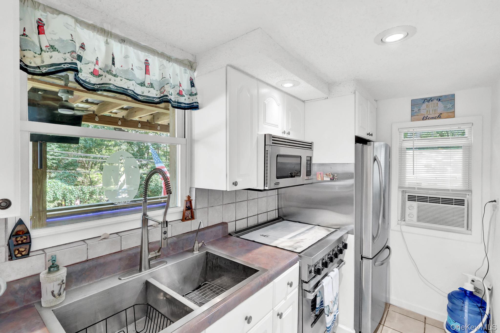 Single Family Woodcliff Trail  Suffolk County, NY 11933, MLS-1037783-17