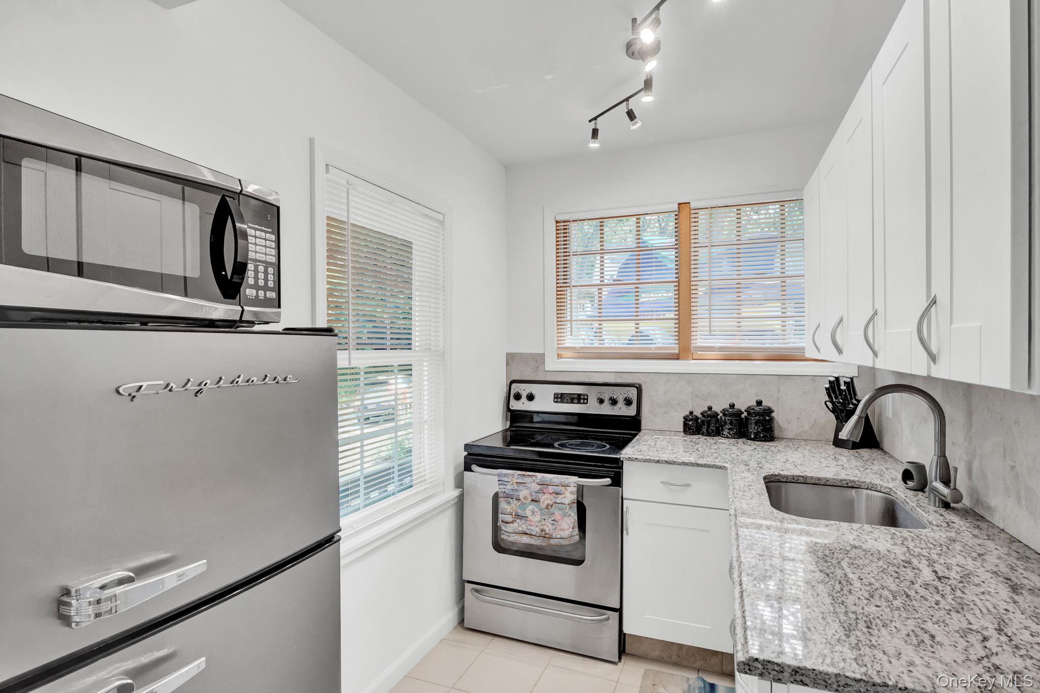 Single Family Woodcliff Trail  Suffolk County, NY 11933, MLS-1037783-28