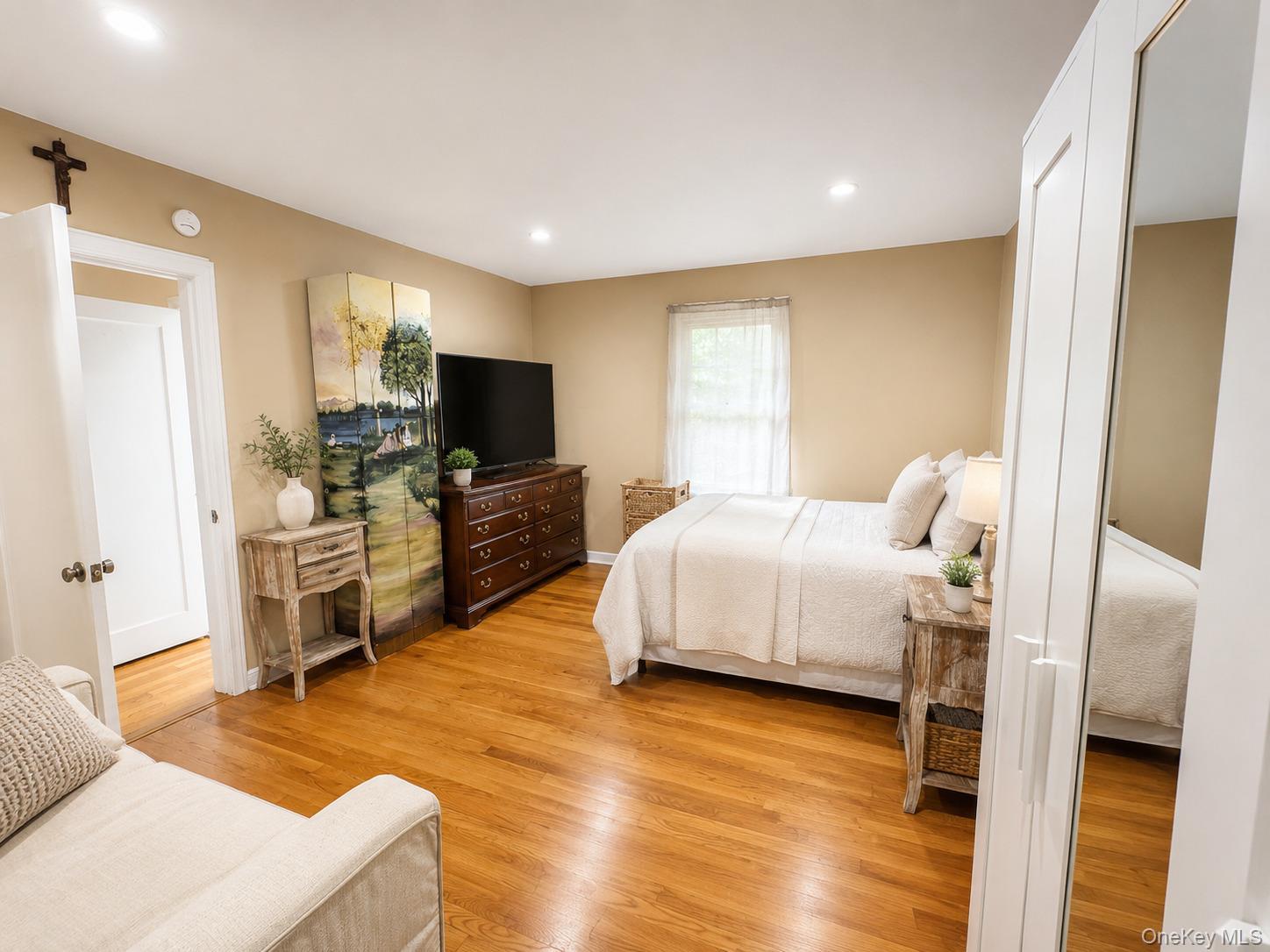 Single Family Juniper Road  Nassau County, NY 11050, MLS-1037787-20